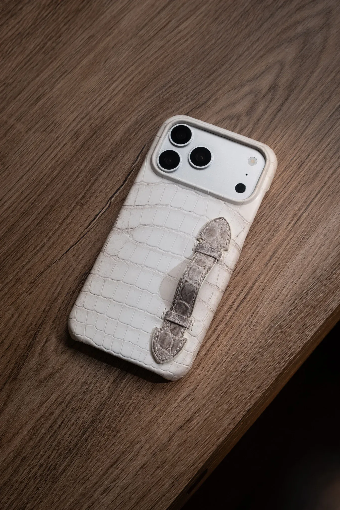Ảnh Studio Ốp iphone Hima - Koi Leather