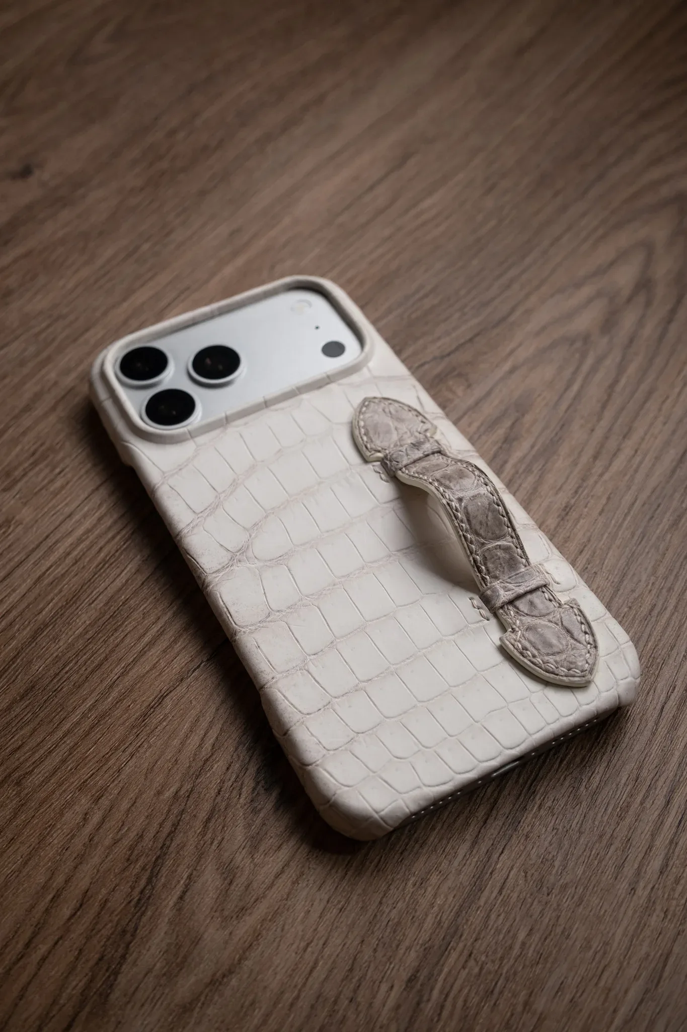 Ảnh Studio Ốp iphone Hima - Koi Leather