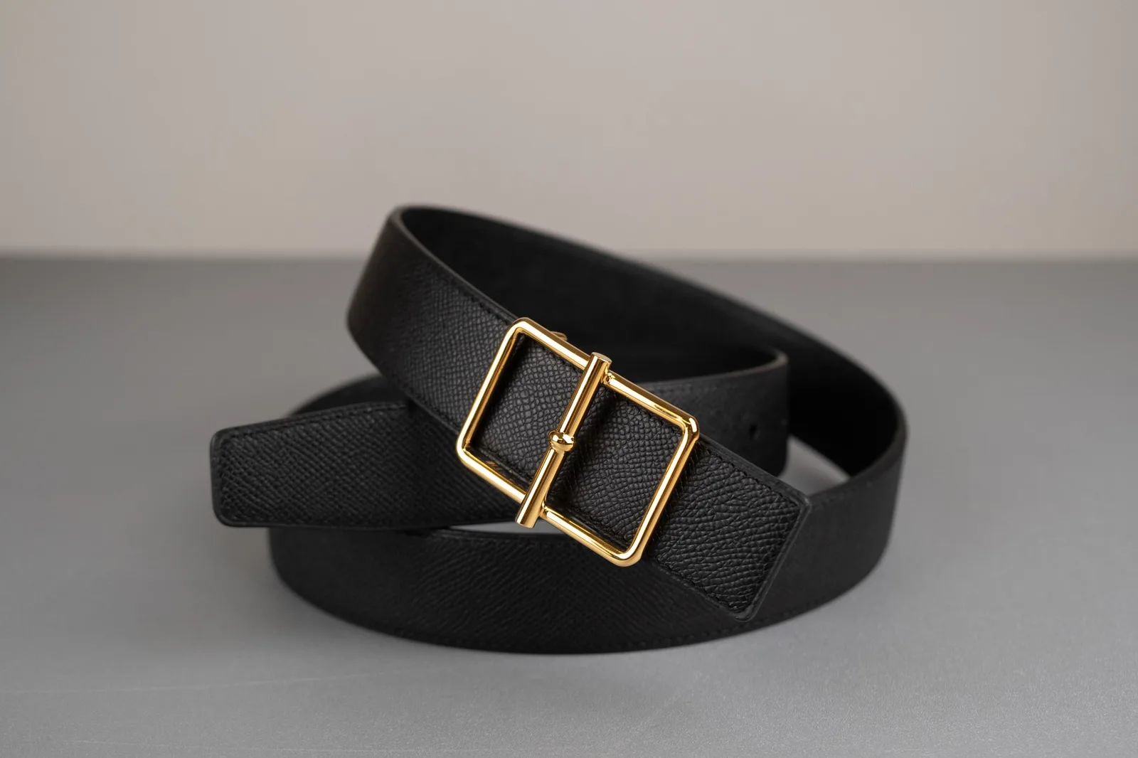 Ảnh Studio Dây lưng da bò Epsom màu đen khóa kim vàng - Koi Leather