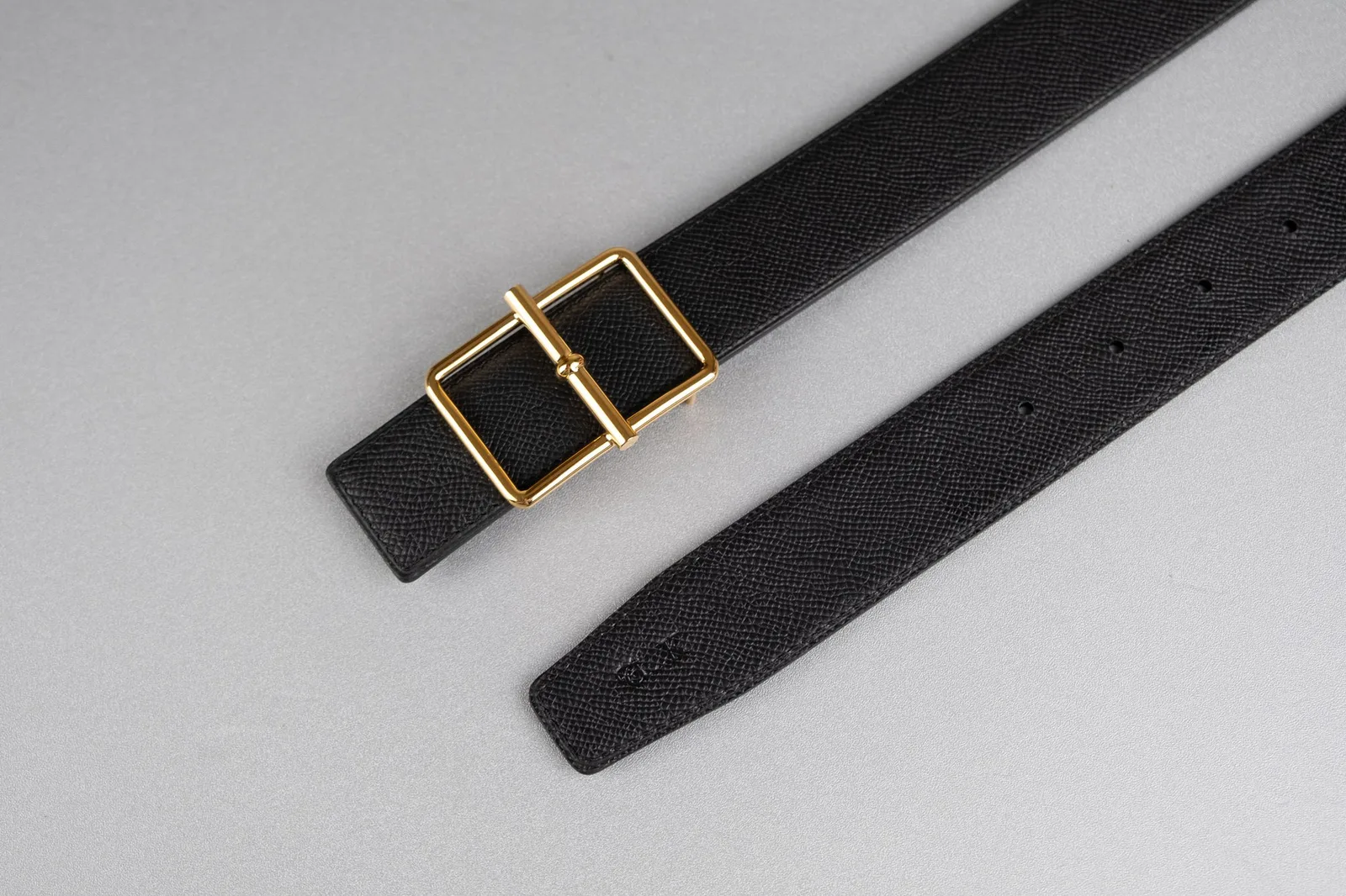 Ảnh Studio Dây lưng da bò Epsom màu đen khóa kim vàng - Koi Leather