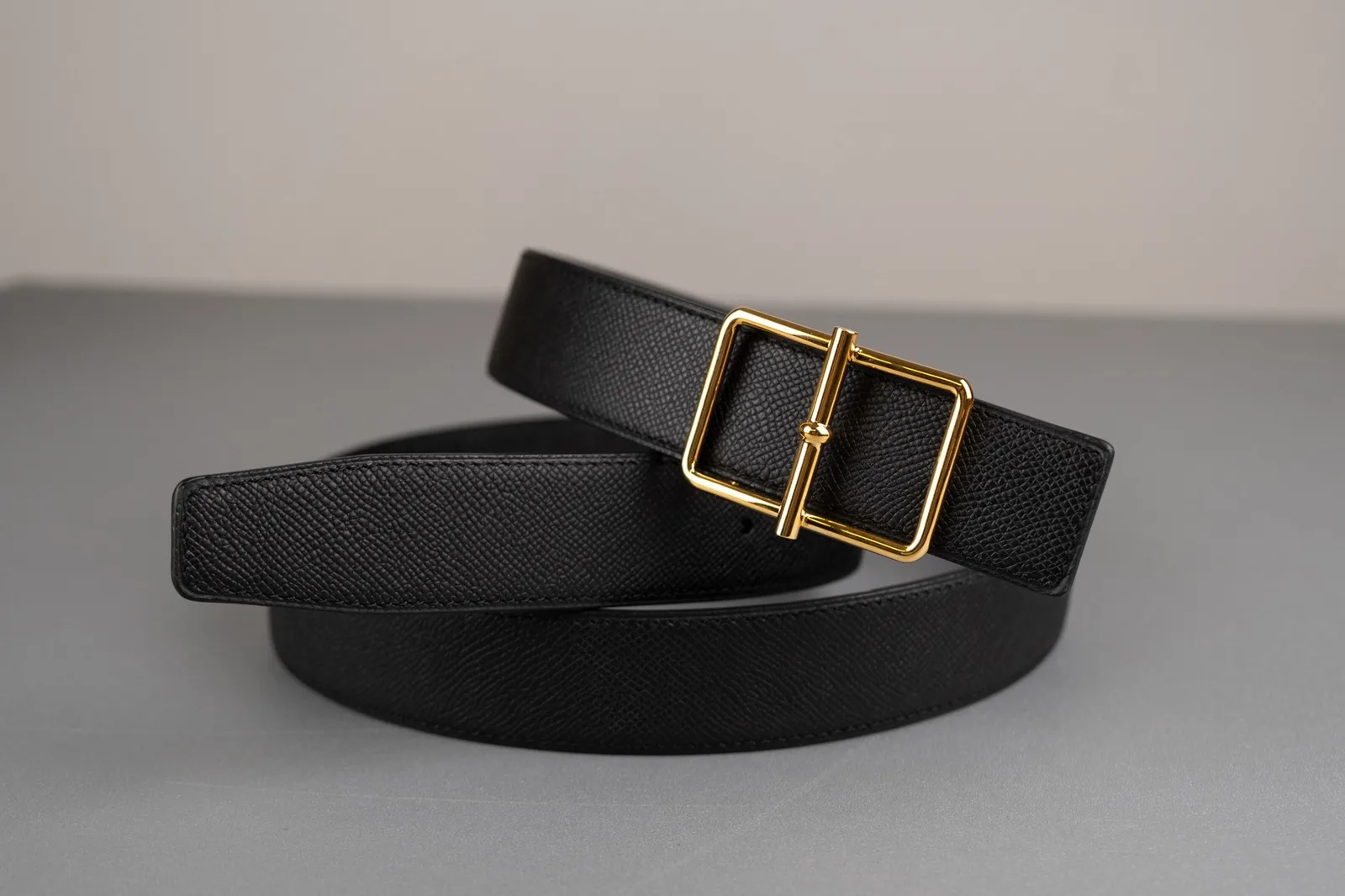 Ảnh Studio Dây lưng da bò Epsom màu đen khóa kim vàng - Koi Leather