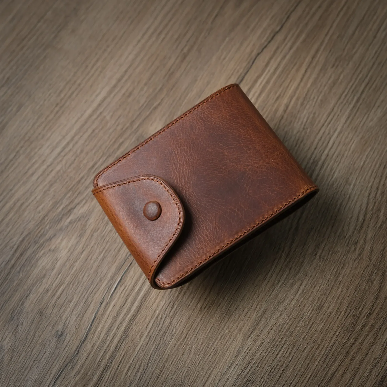 Ảnh Studio Snap Wallet Waxi Brown - Koi Leather