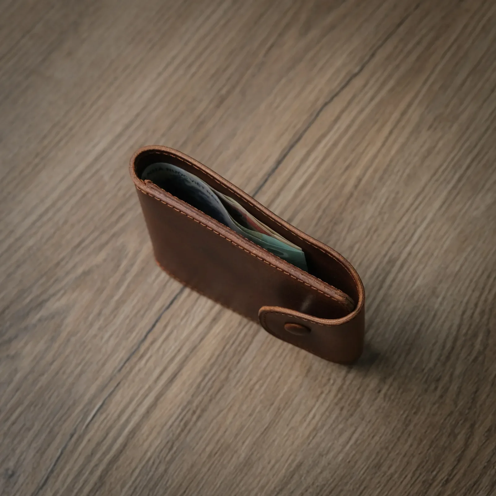 Ảnh Studio Snap Wallet Waxi Brown - Koi Leather