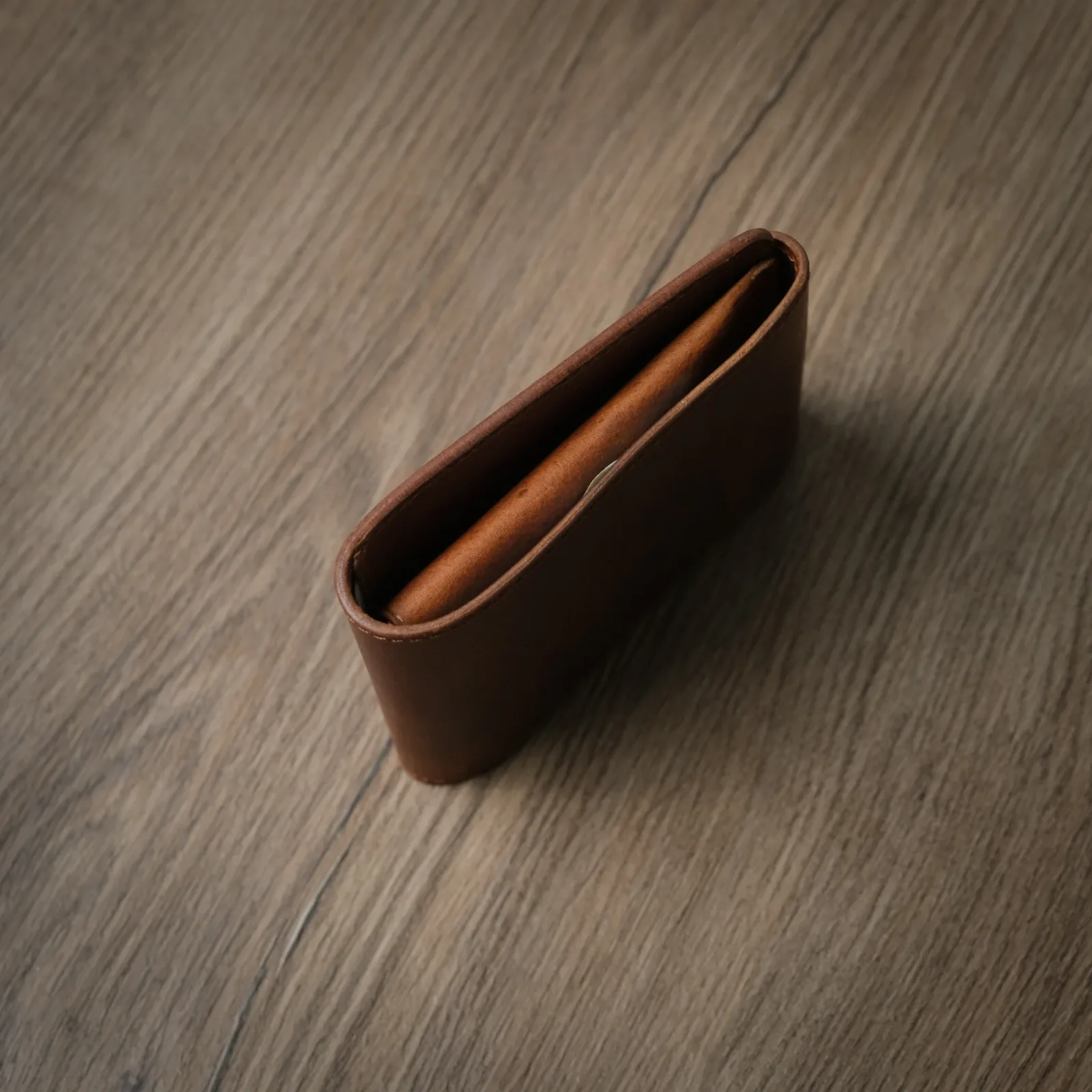 Ảnh Studio Snap Wallet Waxi Brown - Koi Leather
