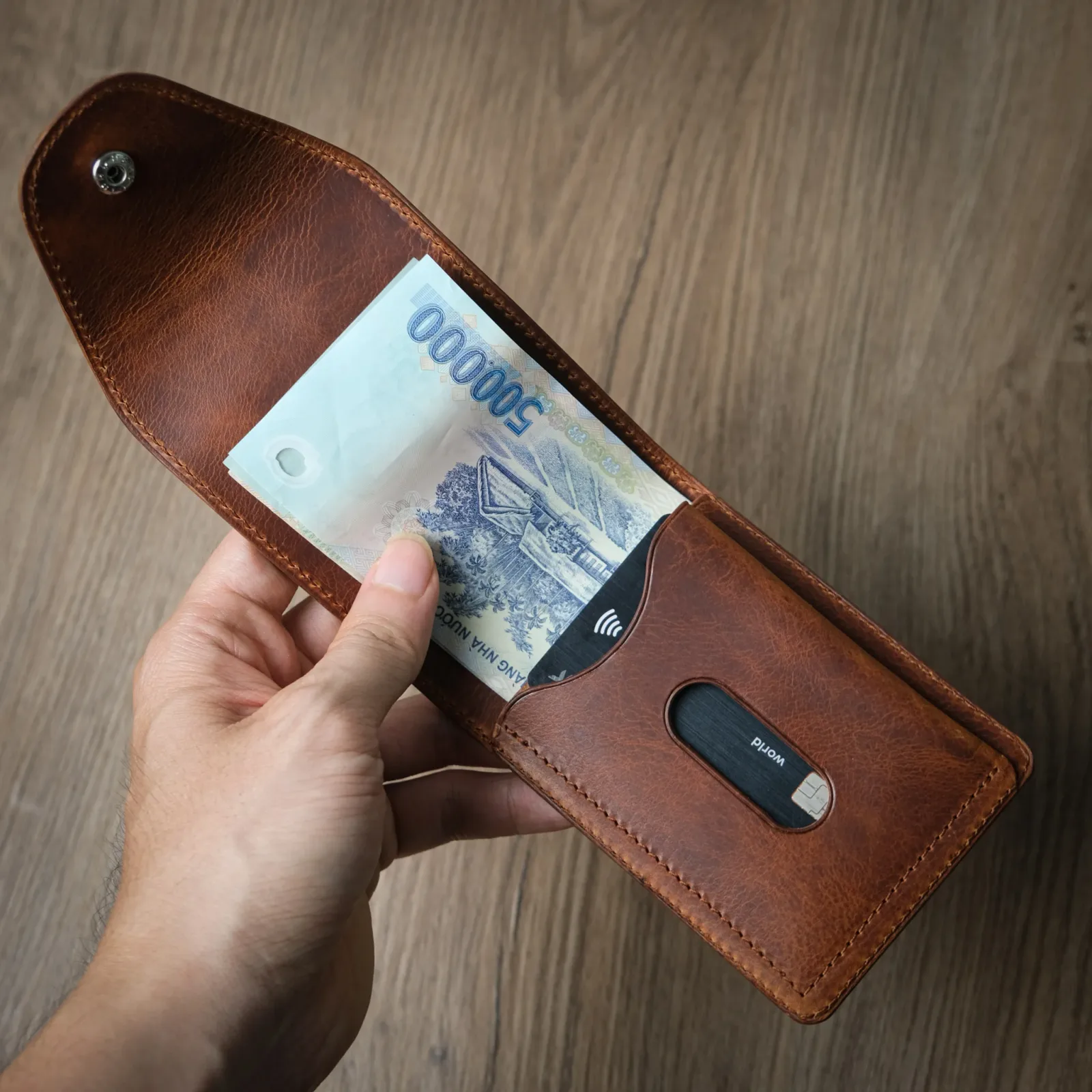 Ảnh Studio Snap Wallet Waxi Brown - Koi Leather