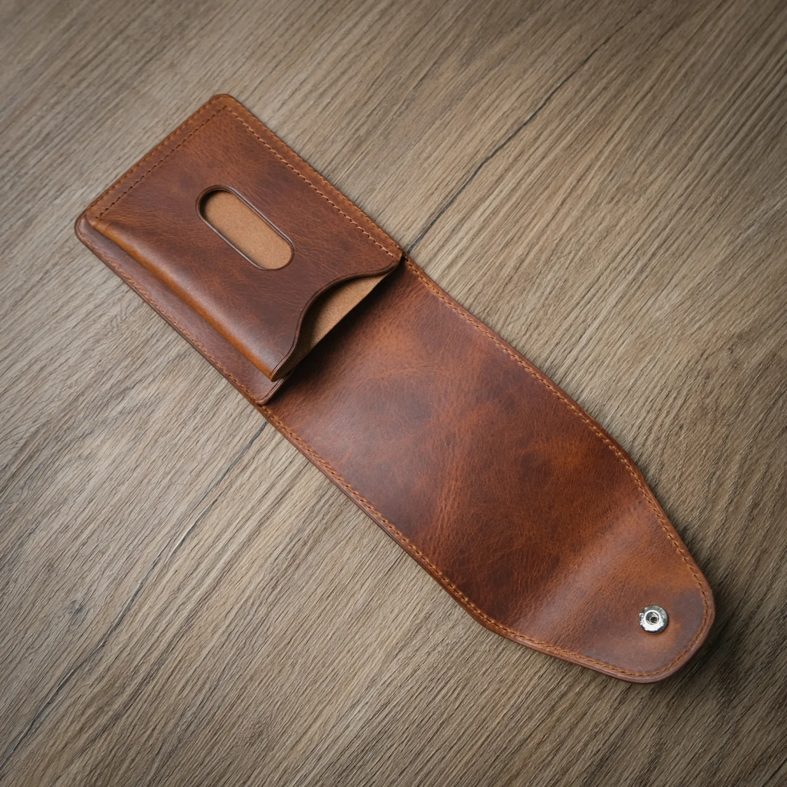 Ảnh Studio Snap Wallet Waxi Brown - Koi Leather