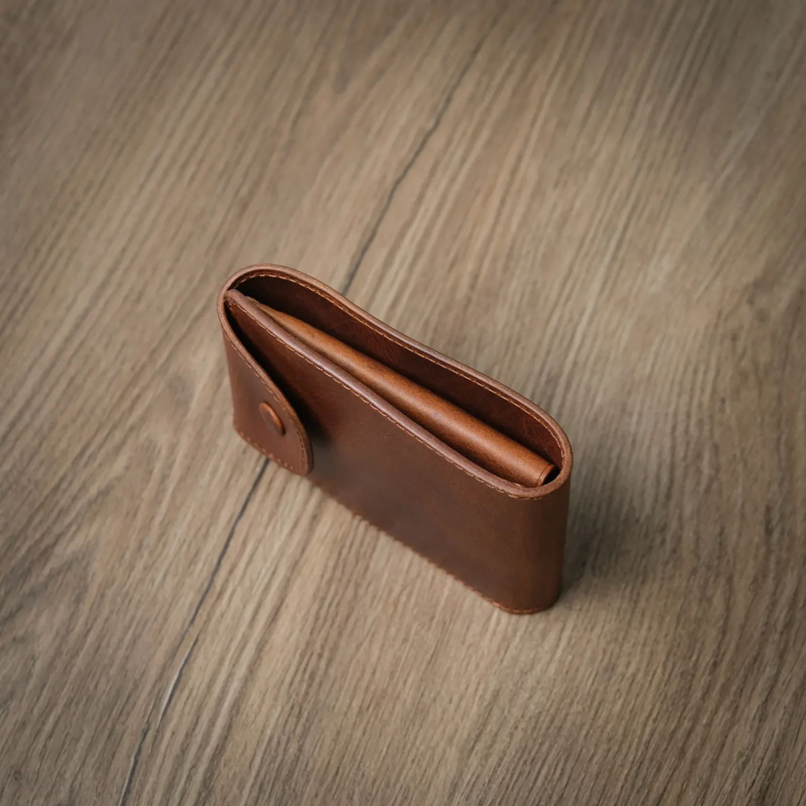Ảnh Studio Snap Wallet Waxi Brown - Koi Leather