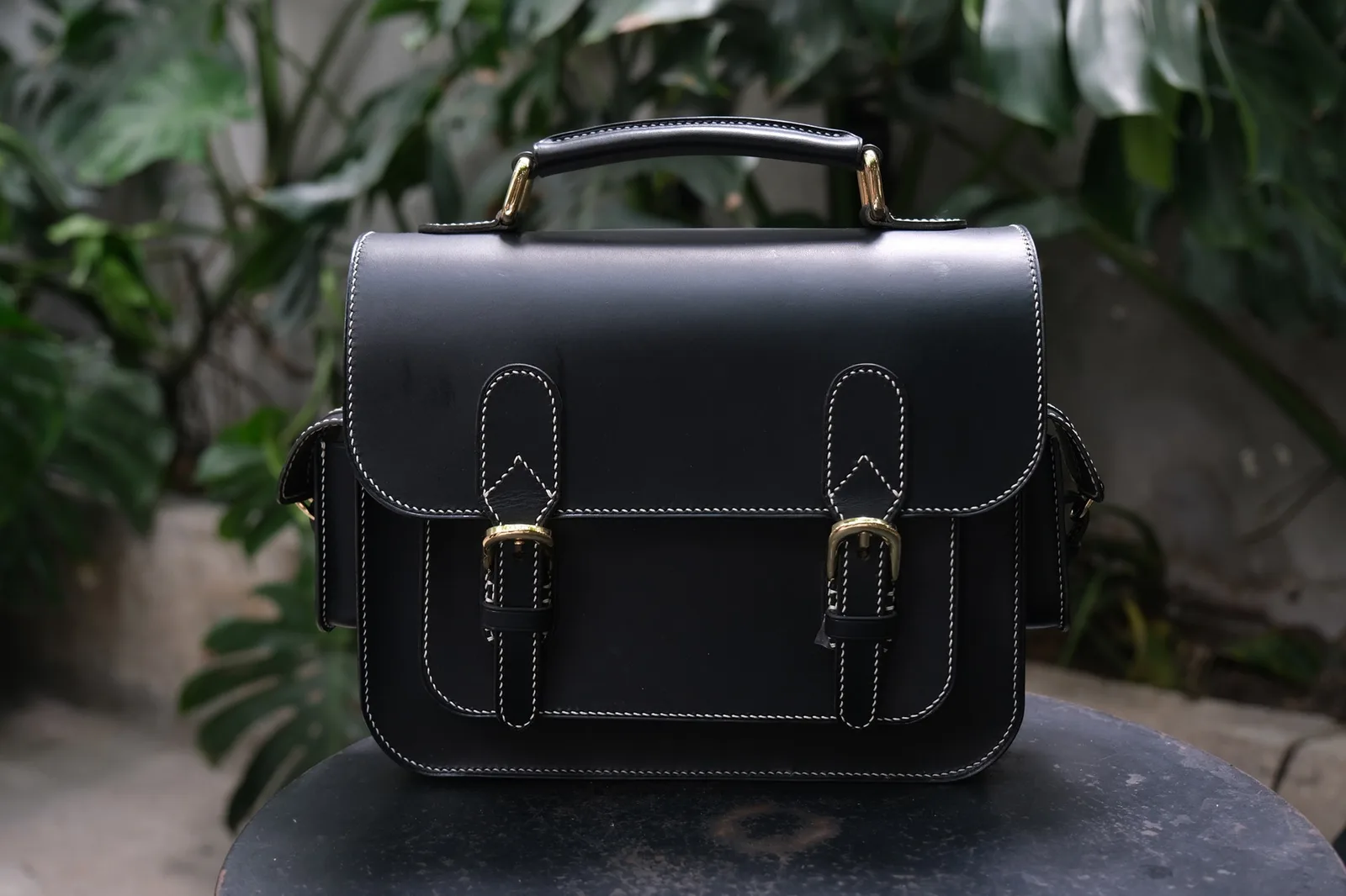 Ảnh Studio Túi satchel da bò dáng cổ điển màu xanh lá - Koi Leather