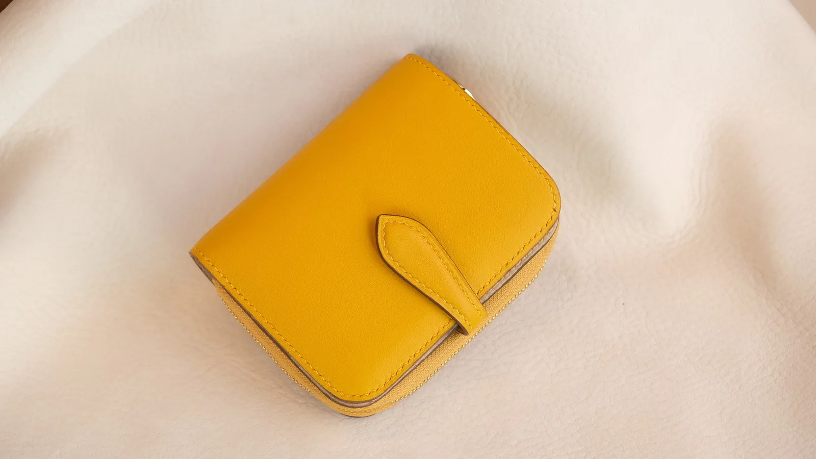 Ảnh Studio Ví gập mini da Epsom quai cài phối ngăn khóa kéo - Koi Leather