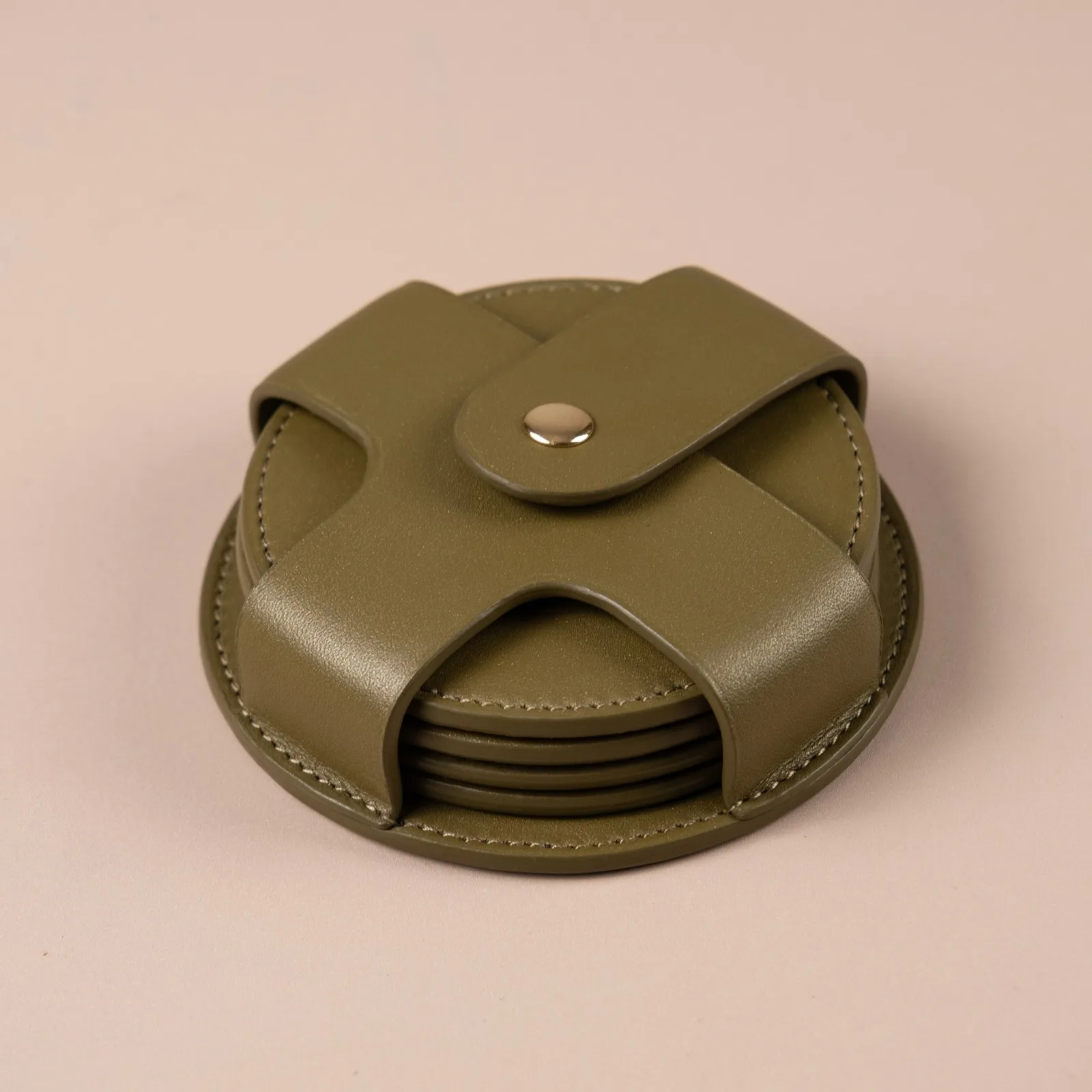 Ảnh Studio Bộ lót ly da kèm đai giữ màu xanh olive - Koi Leather