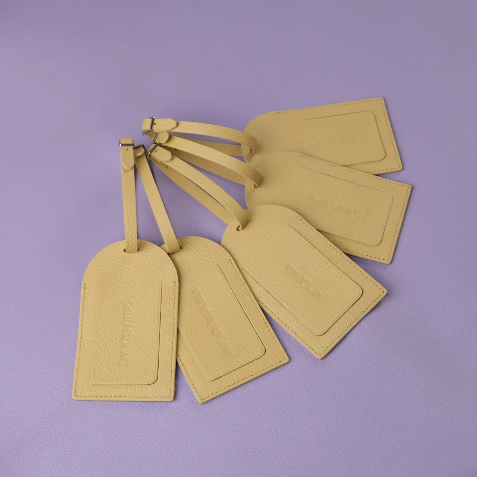 Ảnh Studio Tag Vali - Koi Leather