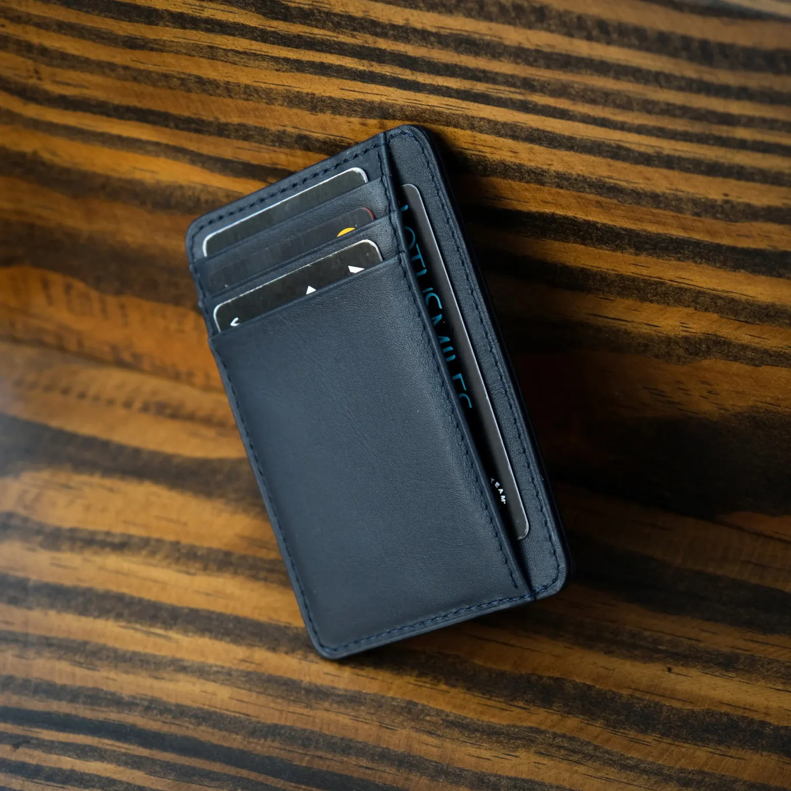 Ảnh Studio Ví Amazone - KOI Leather