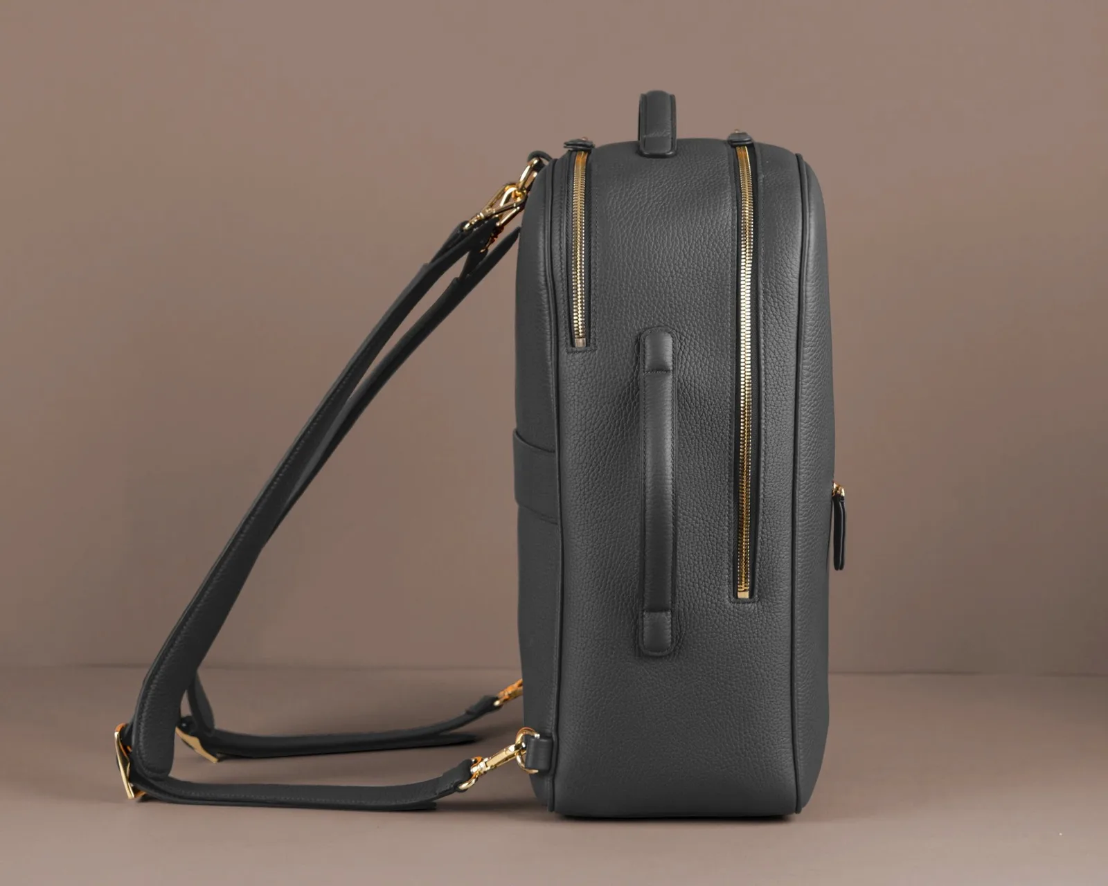 Ảnh Studio Balo da bò Togo màu xám Etain quai xách đa năng - Koi Leather