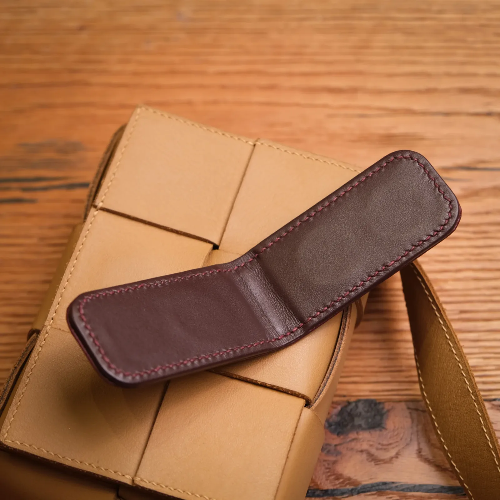Ảnh Studio Kẹp tiền money clip - KOI Leather