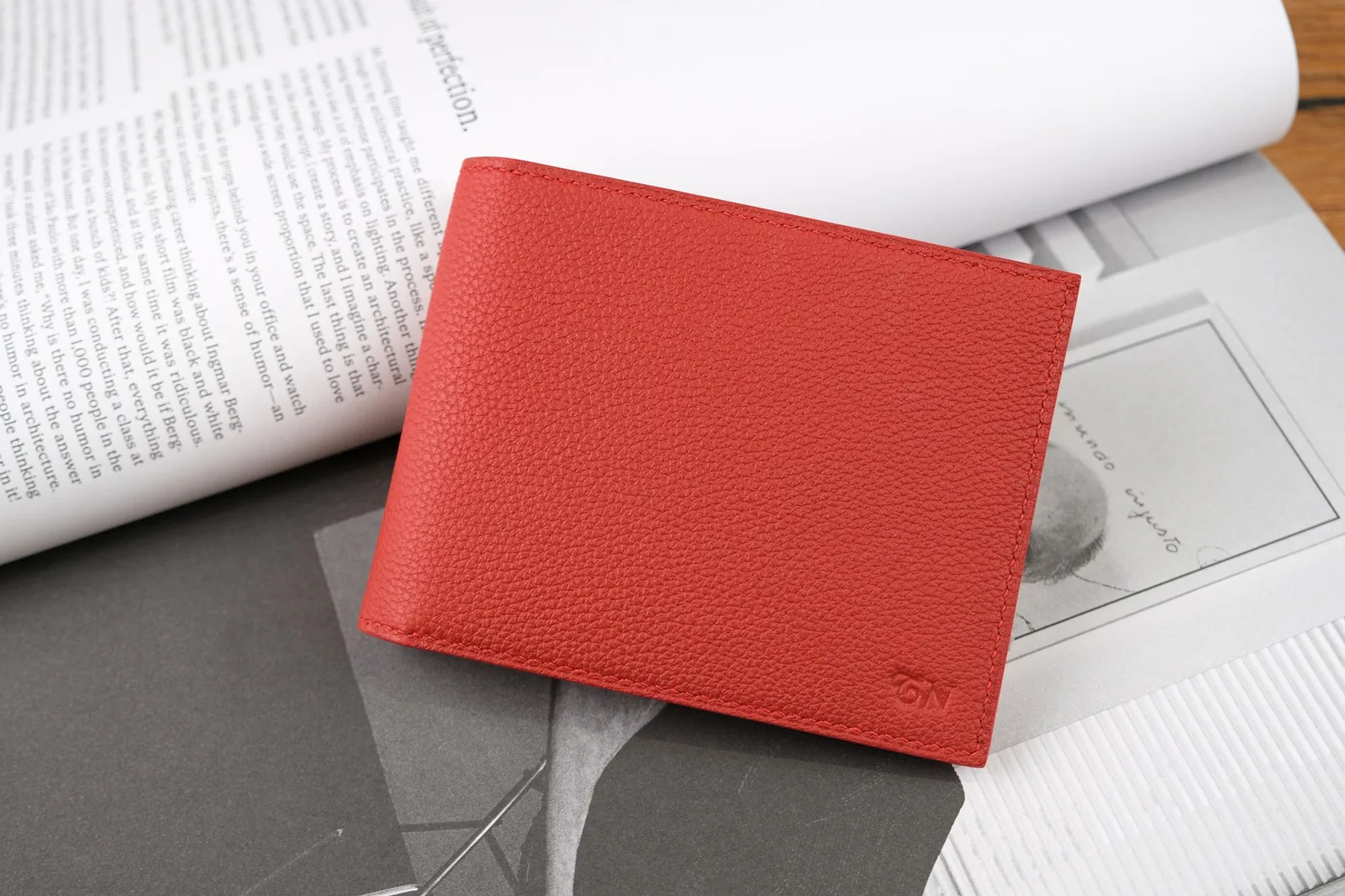 Ảnh Studio Ví kẹp tiền da bò vân Togo màu đỏ - Koi Leather