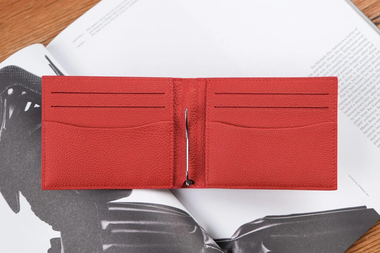 Ảnh Studio Ví kẹp tiền da bò vân Togo màu đỏ - Koi Leather