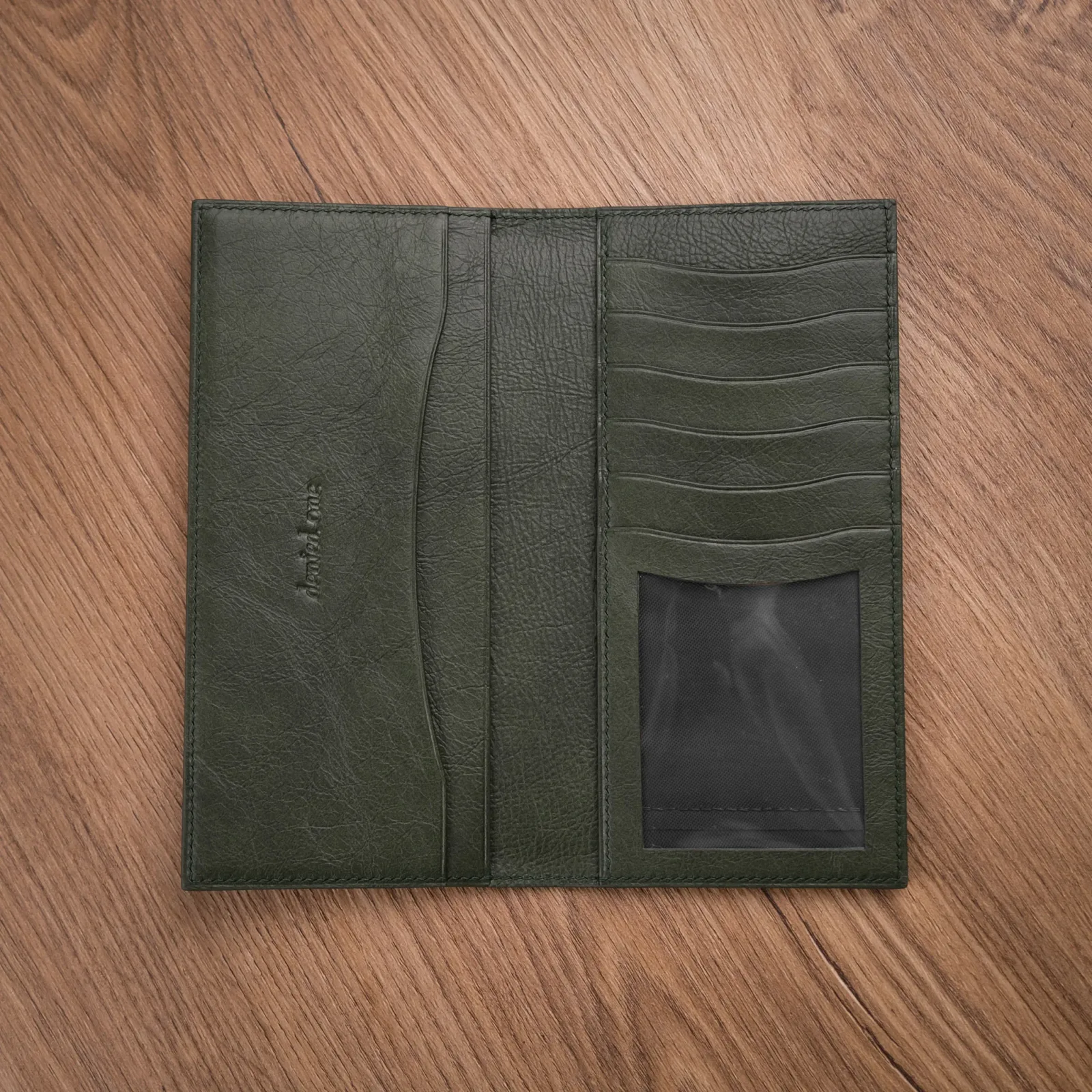 Ảnh Studio Ví dài xanh - KOI Leather