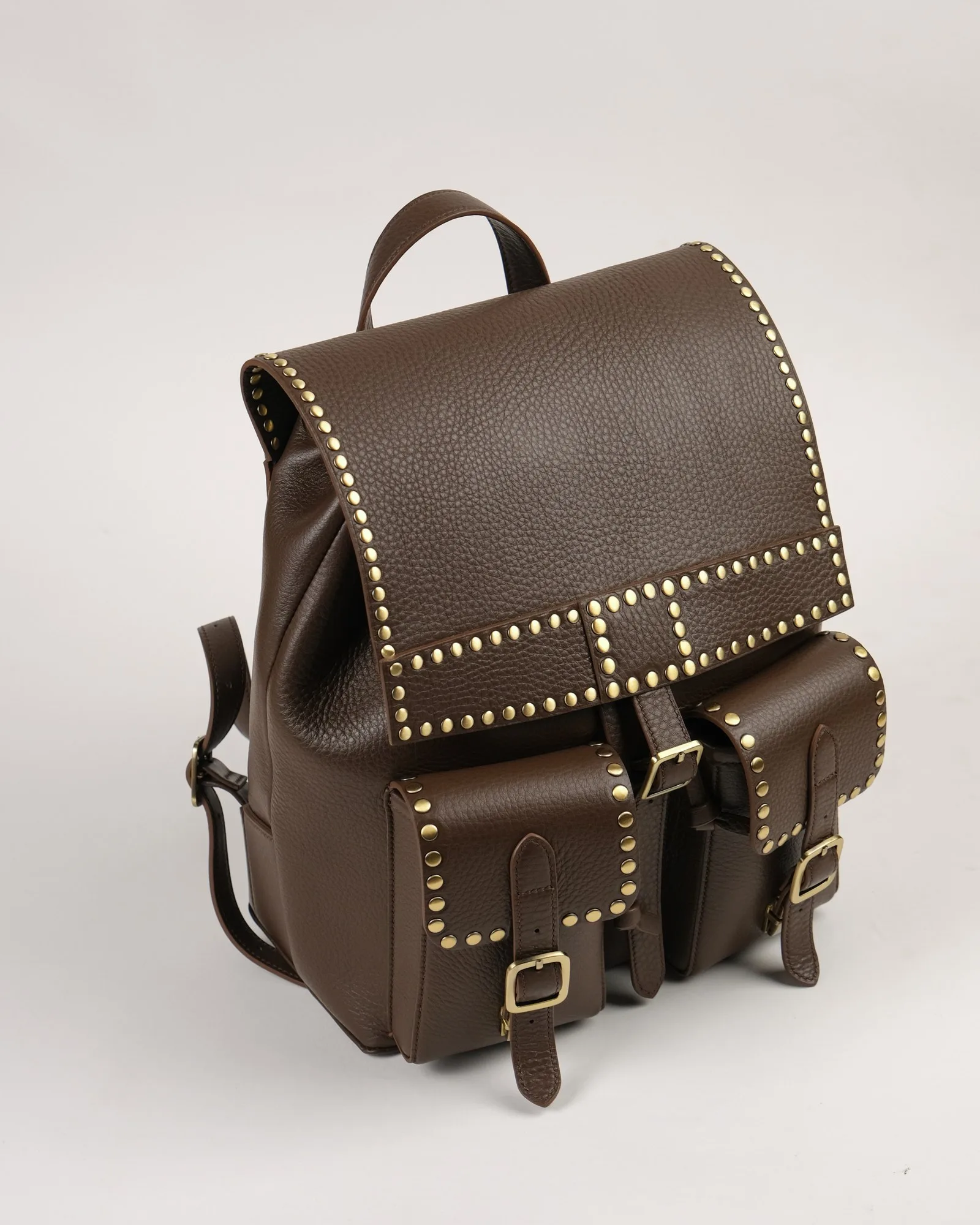 Ảnh Studio Balo da bò vân viền đinh tán màu nâu đậm - Koi Leather