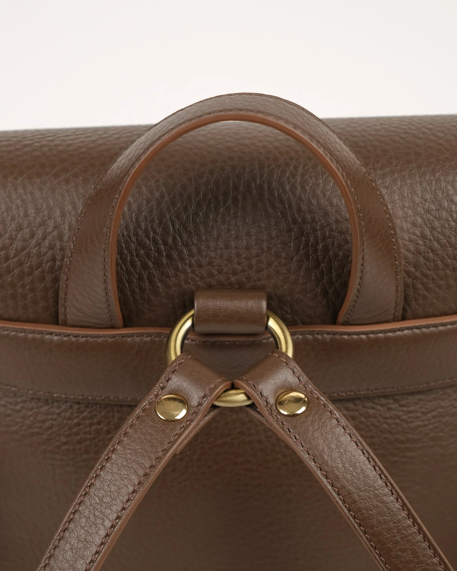 Ảnh Studio Balo da bò vân viền đinh tán màu nâu đậm - Koi Leather
