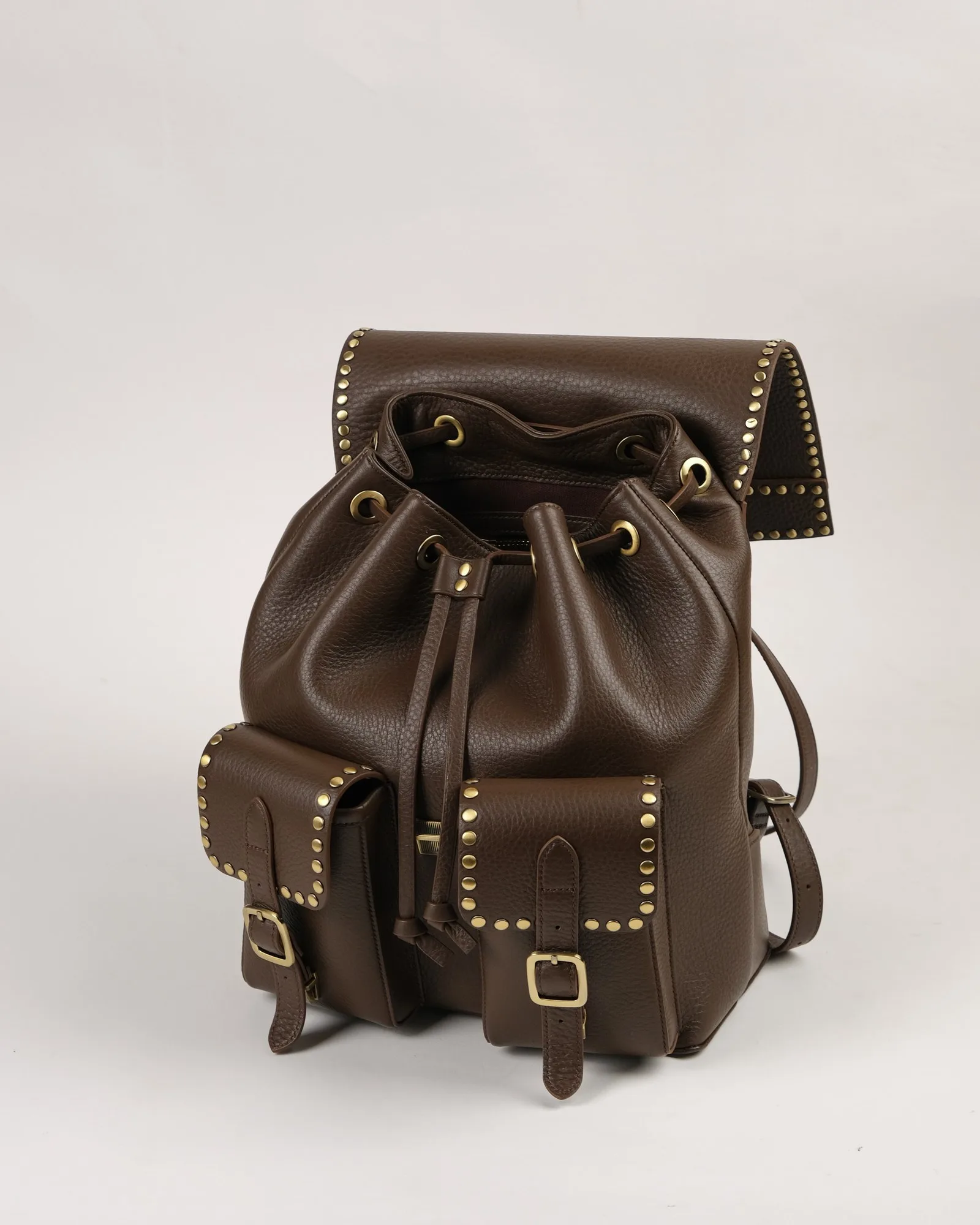 Ảnh Studio Balo da bò vân viền đinh tán màu nâu đậm - Koi Leather