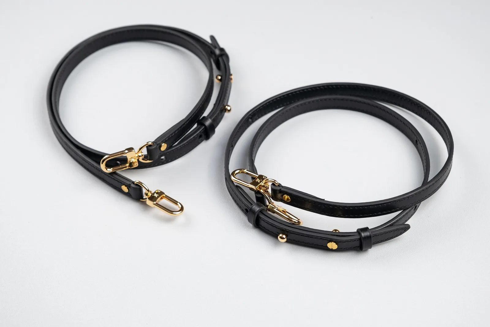 Ảnh Studio Cặp dây đeo balo da bò màu đen chốt nấm - Koi Leather