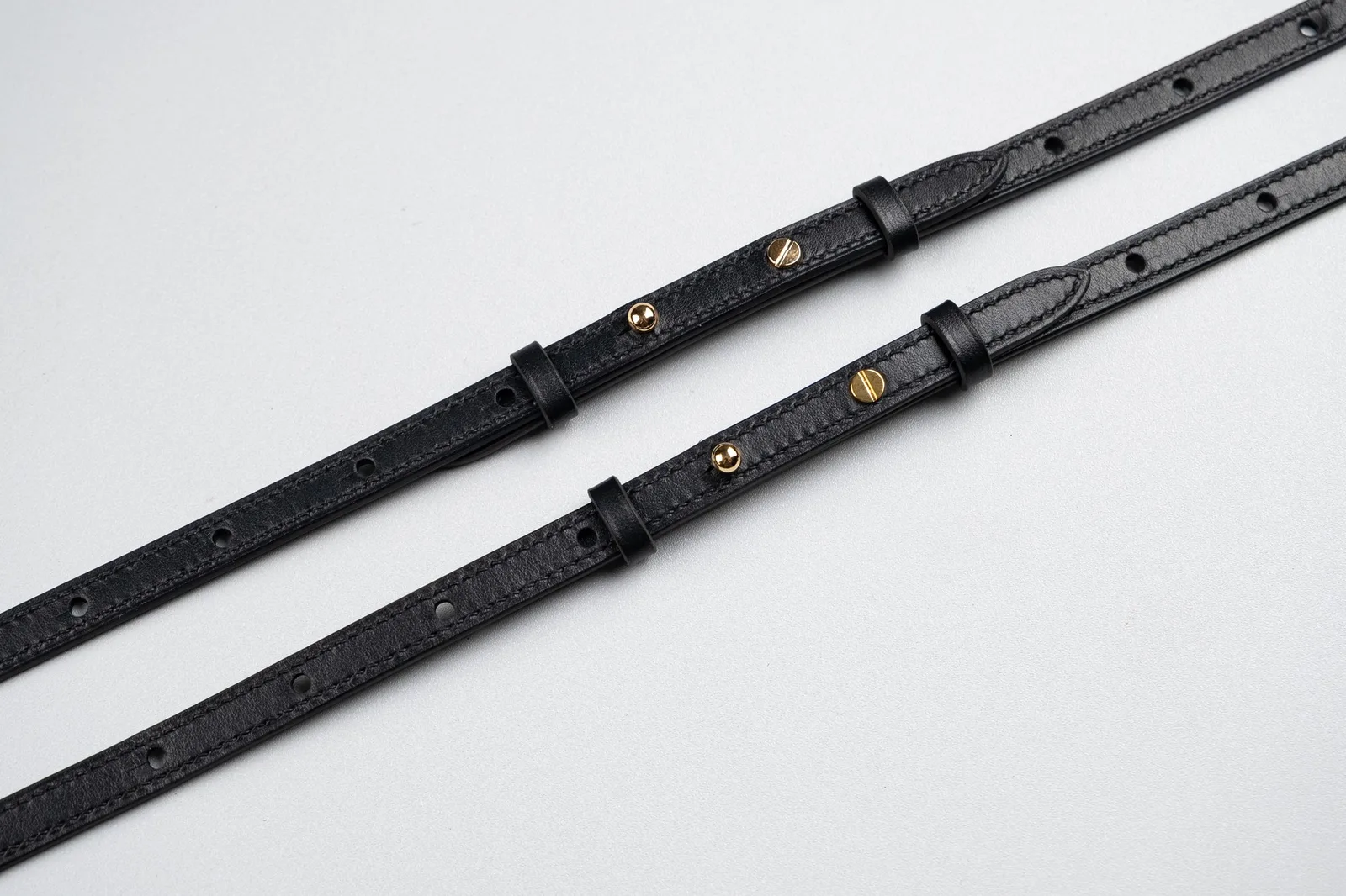 Ảnh Studio Cặp dây đeo balo da bò màu đen chốt nấm - Koi Leather
