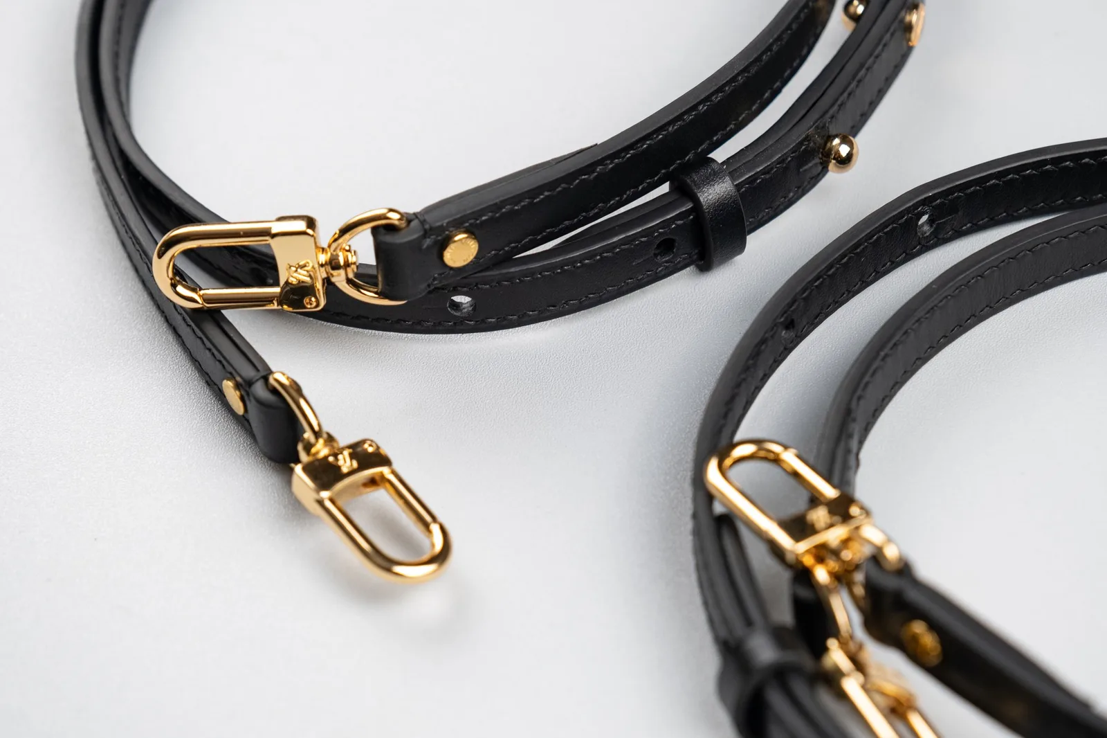 Ảnh Studio Cặp dây đeo balo da bò màu đen chốt nấm - Koi Leather
