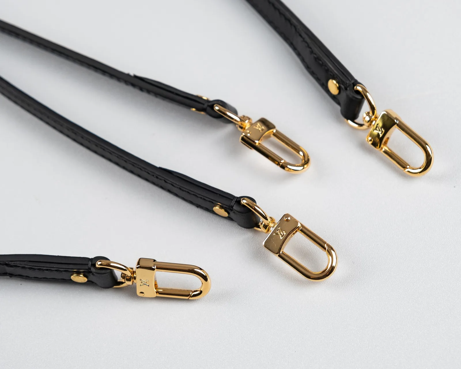 Ảnh Studio Cặp dây đeo balo da bò màu đen chốt nấm - Koi Leather