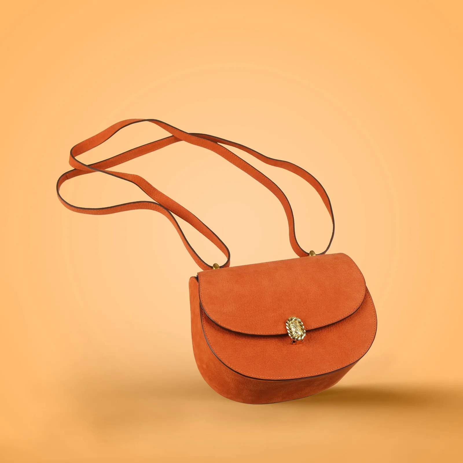 Ảnh Studio Túi đeo chéo nữ da Togo màu cam dáng bầu khóa xoắn - Koi Leather