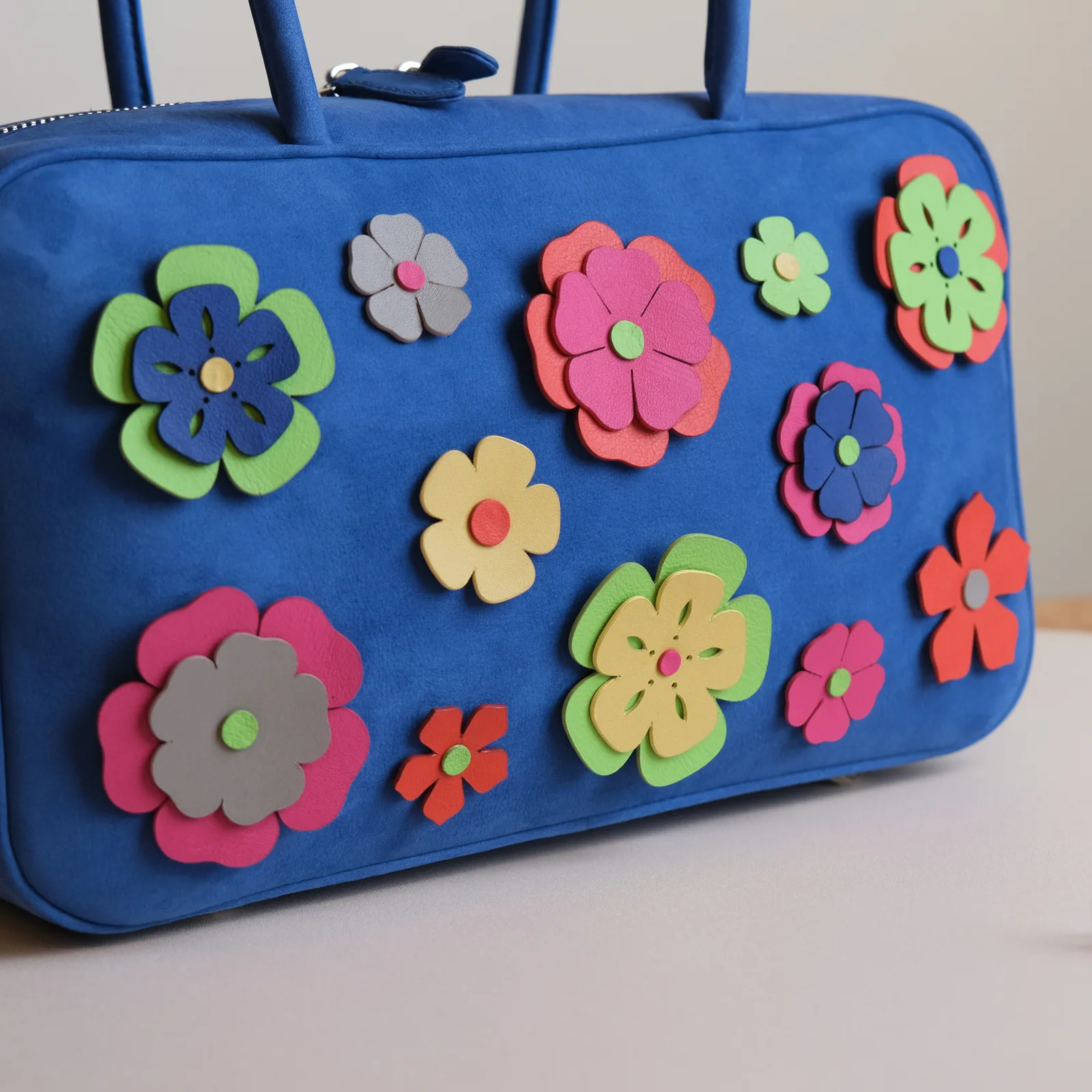 Ảnh Studio Túi MOIS Bag da bò mộng Taurillon xanh đính hoa - Size 31x17x11cm - Koi Leather