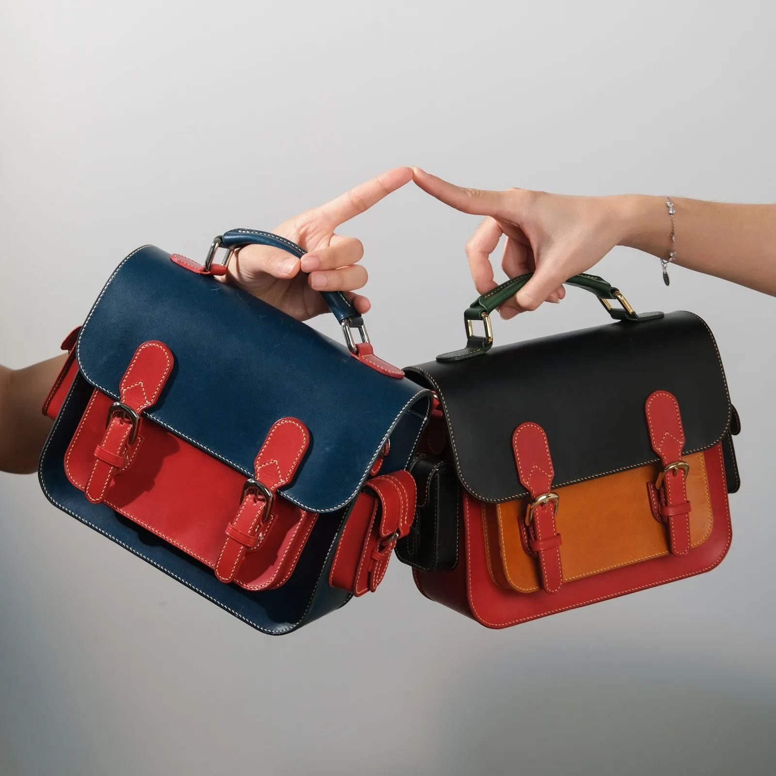 Ảnh Lifestyle Túi satchel da bò phối màu quai cầm kèm dây đeo - Koi Leather