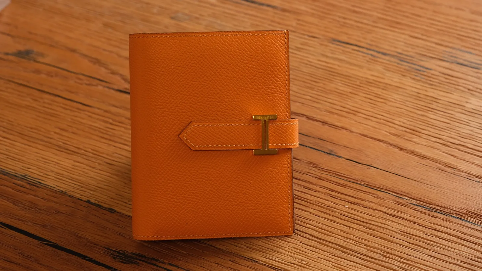 Ảnh Studio Ví gập nhỏ da Epsom màu cam quai cài chữ H - Koi Leather