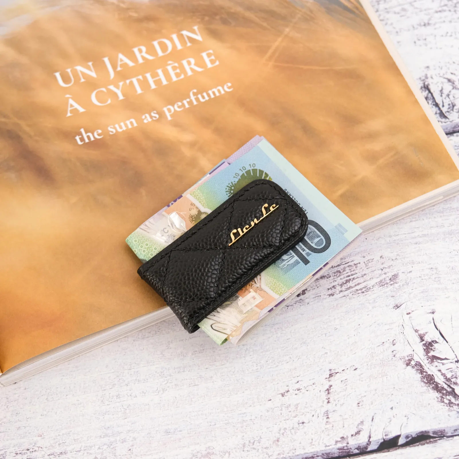 Ảnh Studio Money Clip và  Tag Vali - Koi Leather