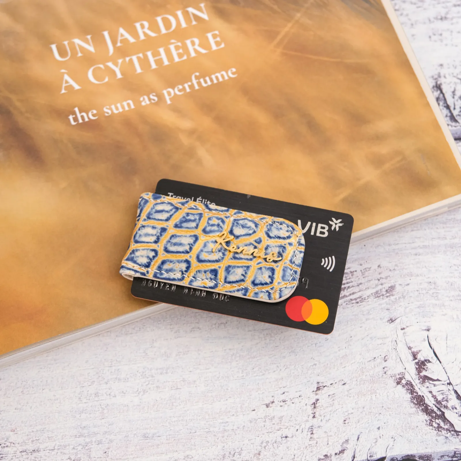 Ảnh Studio Money Clip và  Tag Vali - Koi Leather