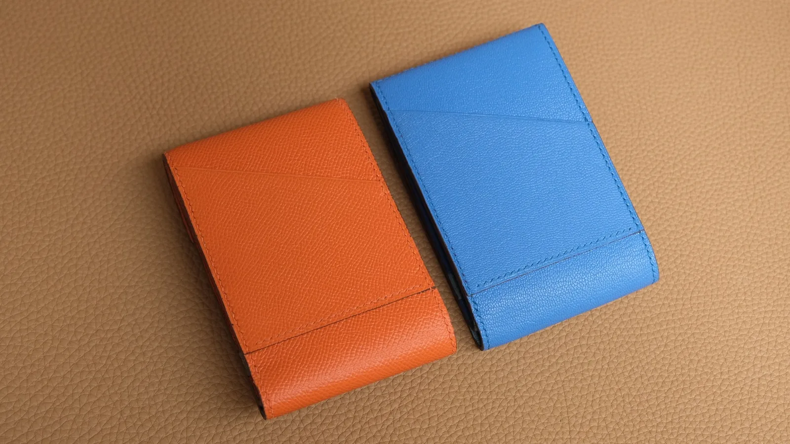 Ảnh Studio Ví da gập ba Epsom nắp vát phối màu - Koi Leather