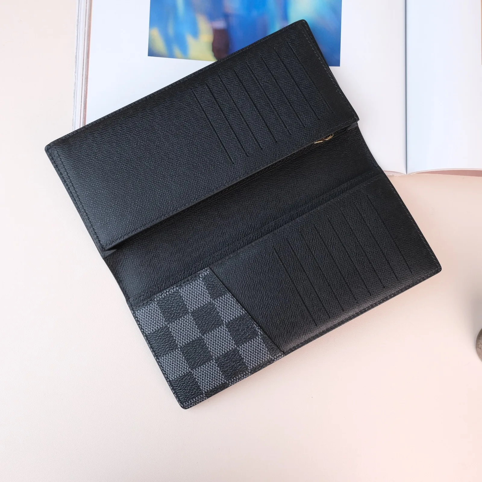 Ảnh Studio Bộ ốp lưng và ví dài da bò phối canvas kẻ caro - Koi Leather