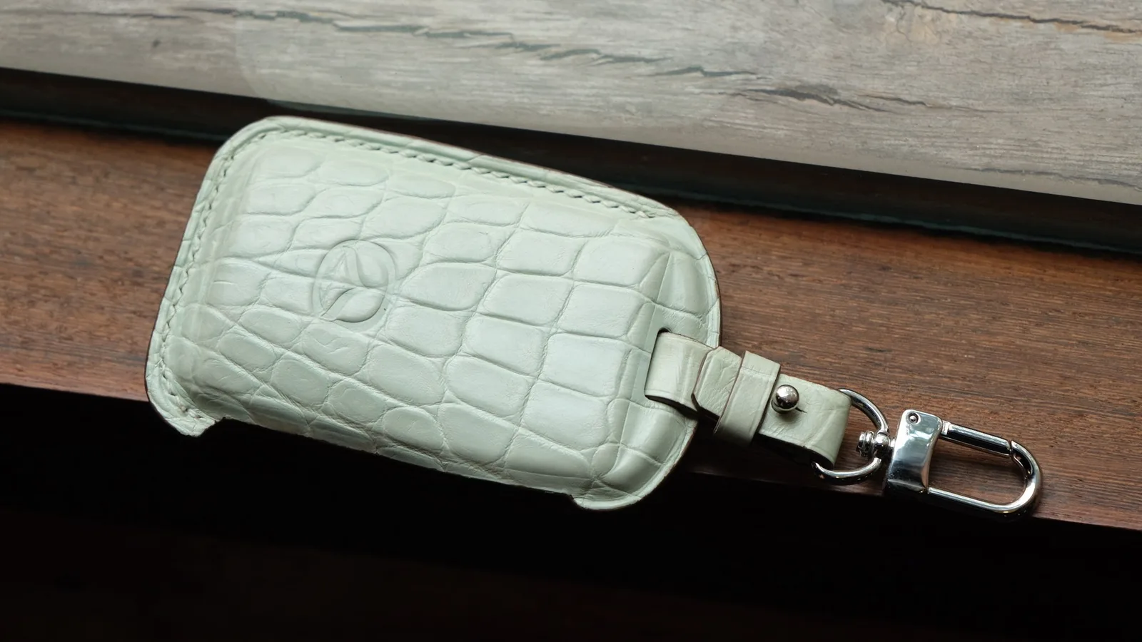 Ảnh Studio Bọc chìa khóa ô tô Mazda da cá sấu và da Epsom xanh mint - Koi Leather