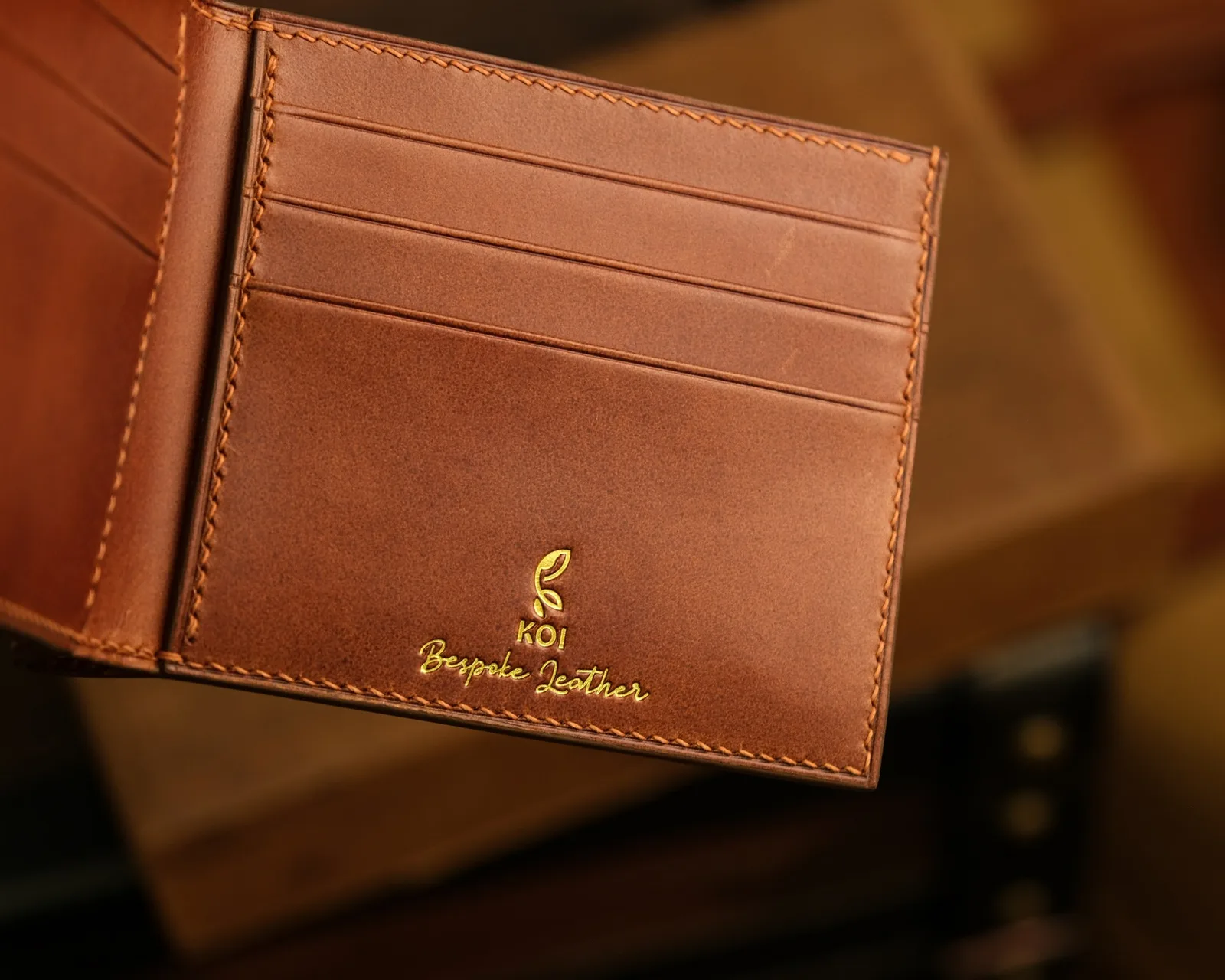 Ảnh Studio Ví ngang da Buttero màu nâu phối góc chéo - Koi Leather