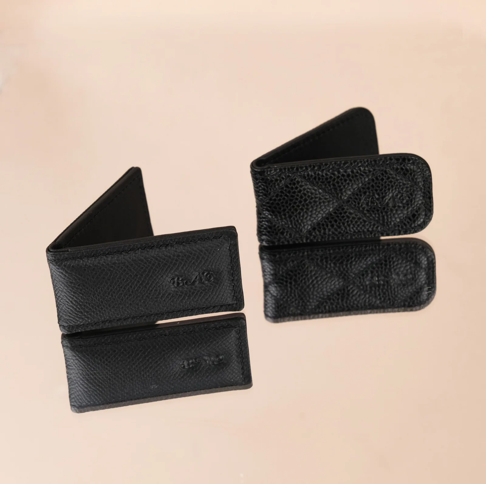 Ảnh Studio Kẹp tiền nam châm da Epsom và da Caviar màu đen - Koi Leather