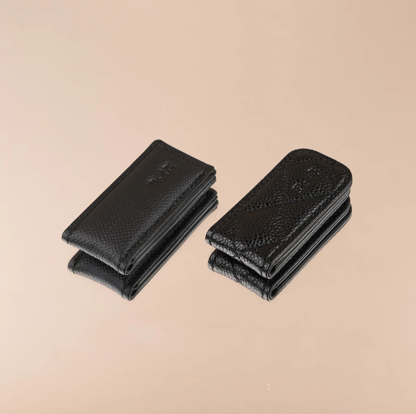 Ảnh Studio Kẹp tiền nam châm da Epsom và da Caviar màu đen - Koi Leather