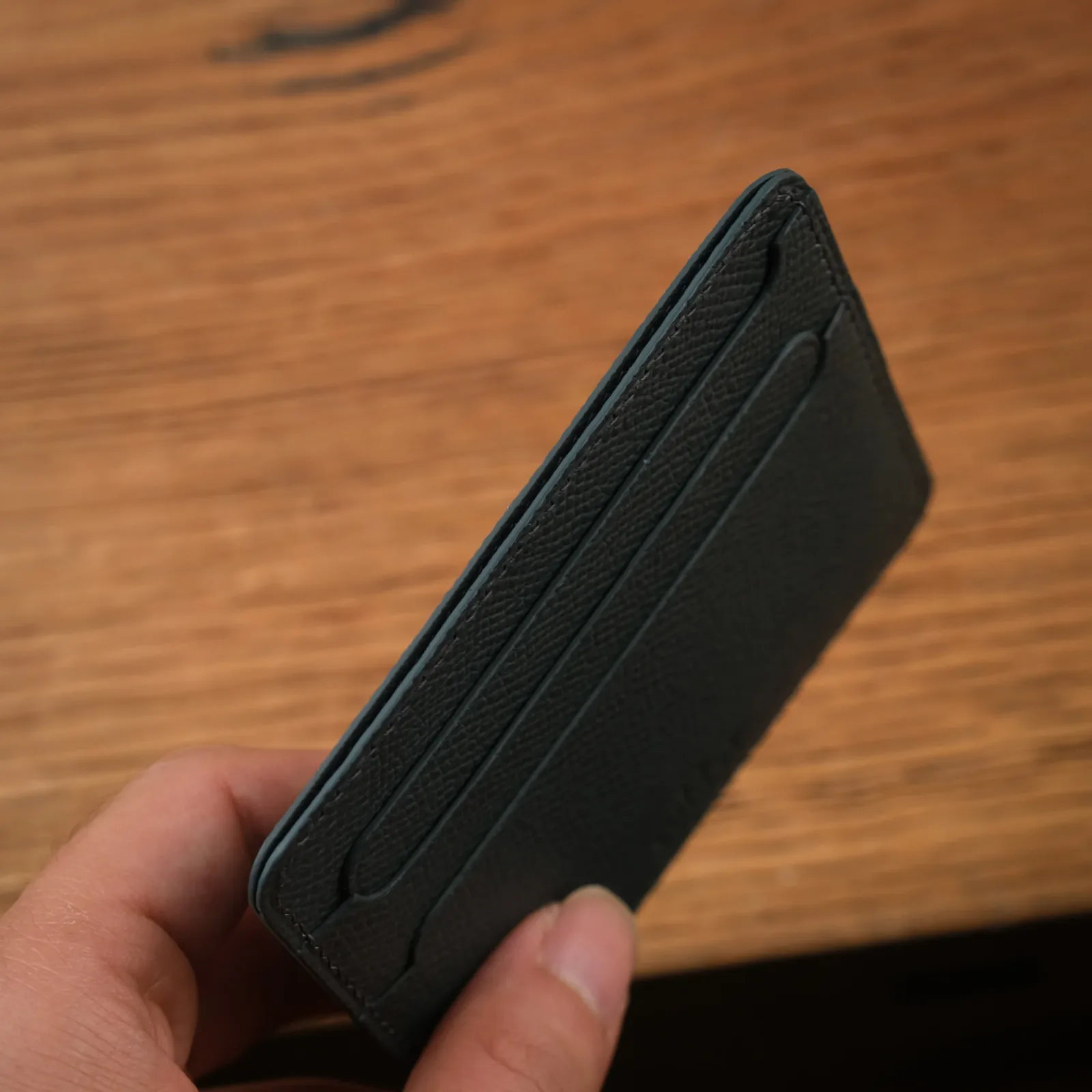 Ảnh Studio Cardholder - KOI Leather