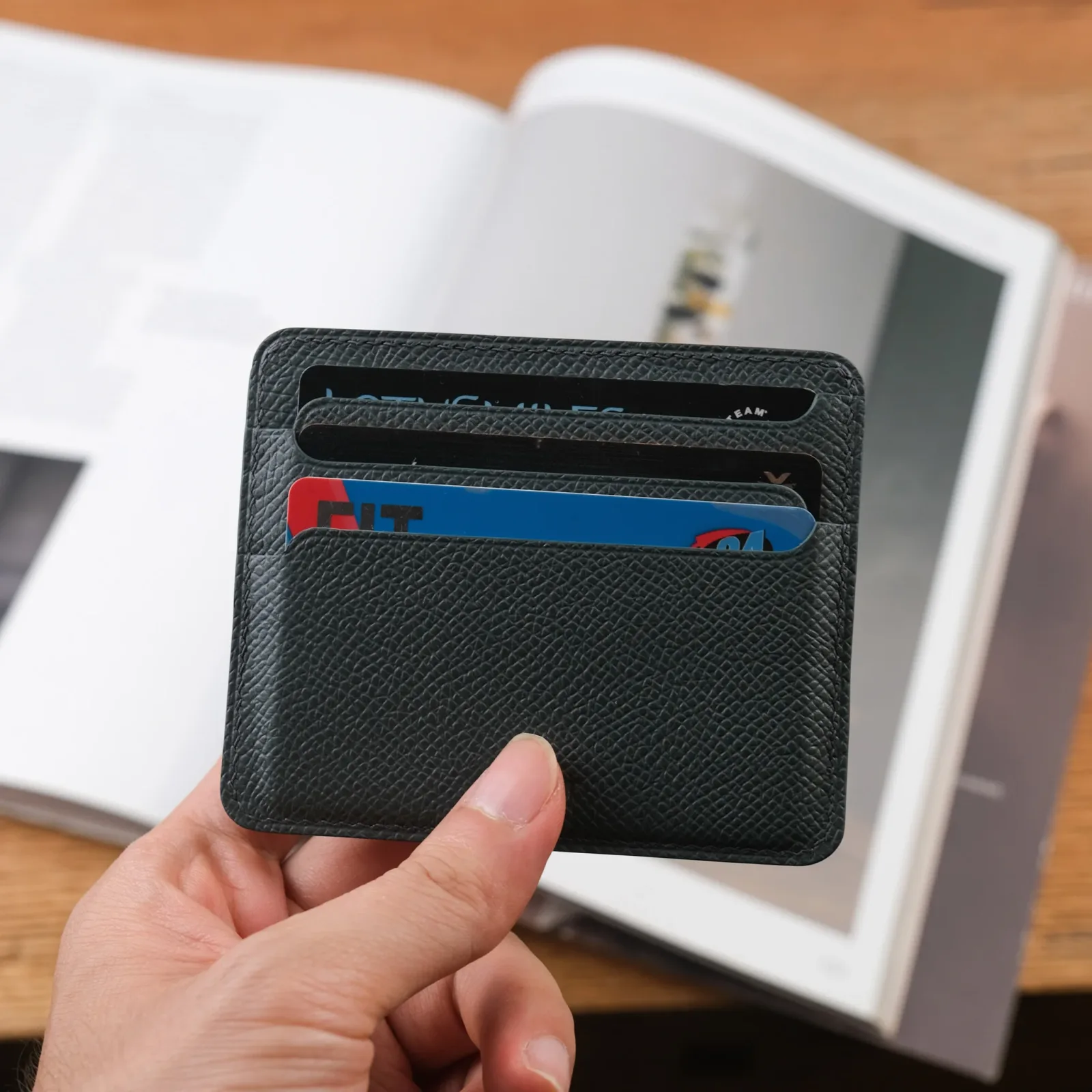 Ảnh Studio Cardholder - KOI Leather
