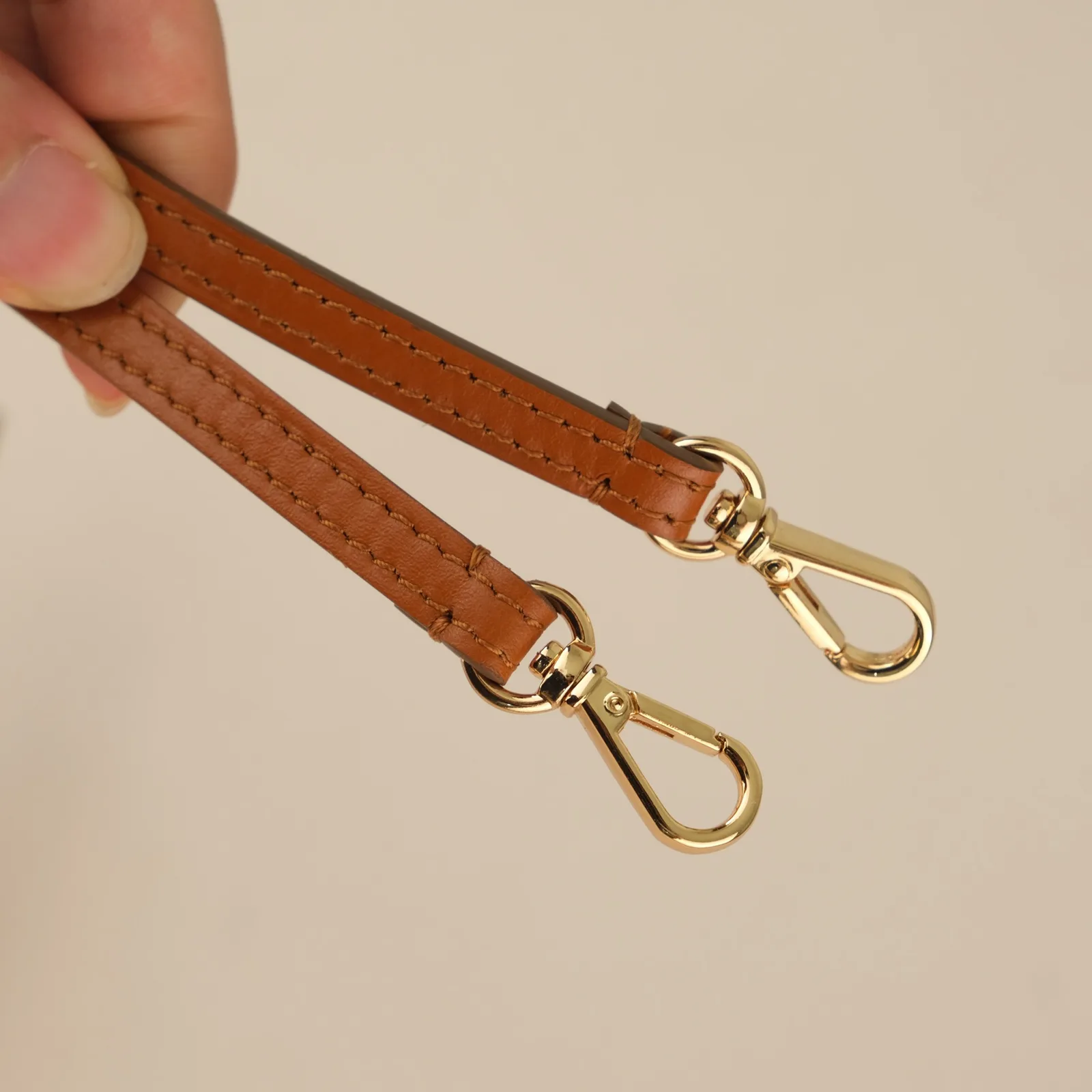 Ảnh Lifestyle Dây đeo túi xách da bò màu nâu vàng bản 9mm - Koi Leather