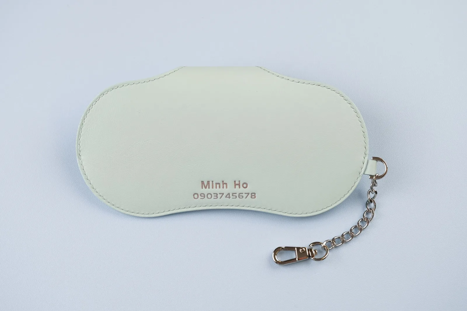 Ảnh Bao da đựng kính mắt kèm móc xích treo túi màu xanh nhạt - Koi Leather