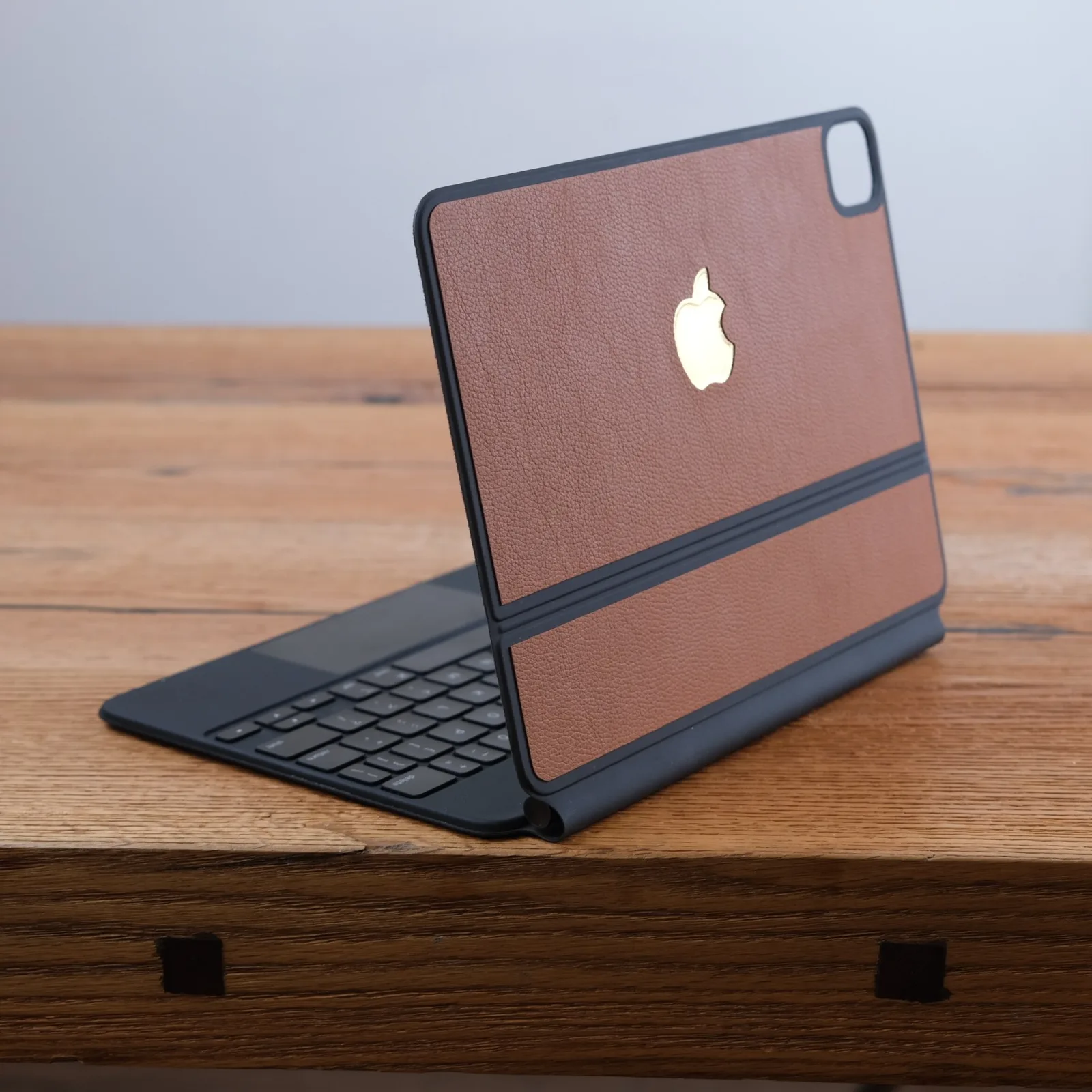 Ảnh Studio Ốp da bàn phím iPad da bò Epsom màu nâu bò - Koi Leather