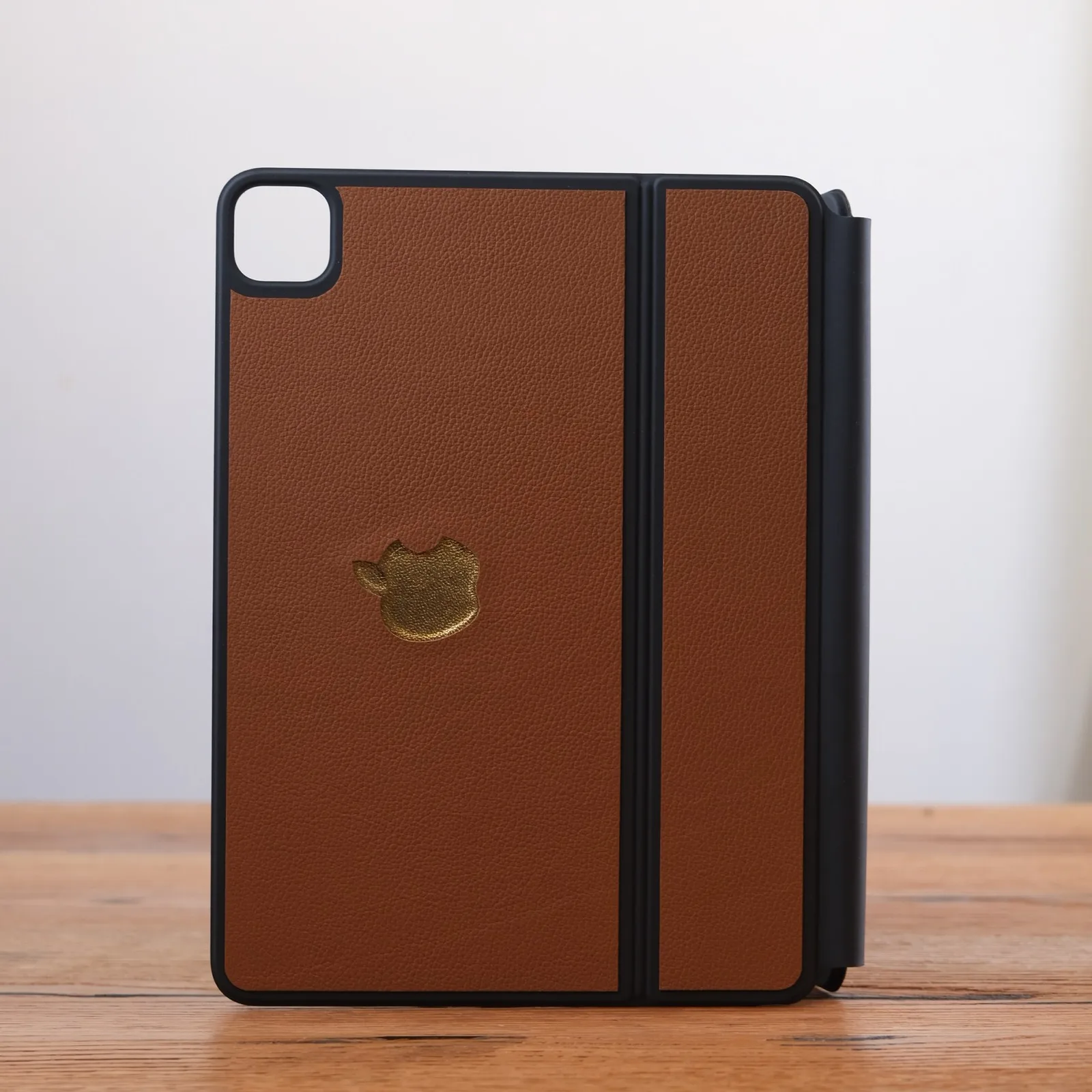 Ảnh Studio Ốp da bàn phím iPad da bò Epsom màu nâu bò - Koi Leather