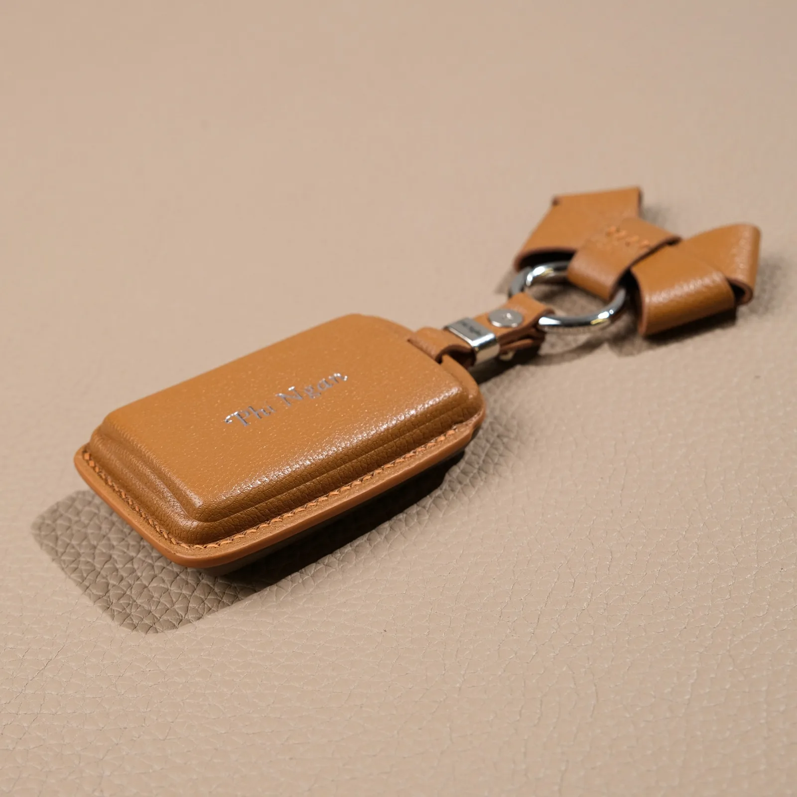 Ảnh Studio Bọc chìa khóa ô tô Mazda da dê Alran kèm nơ - Koi Leather