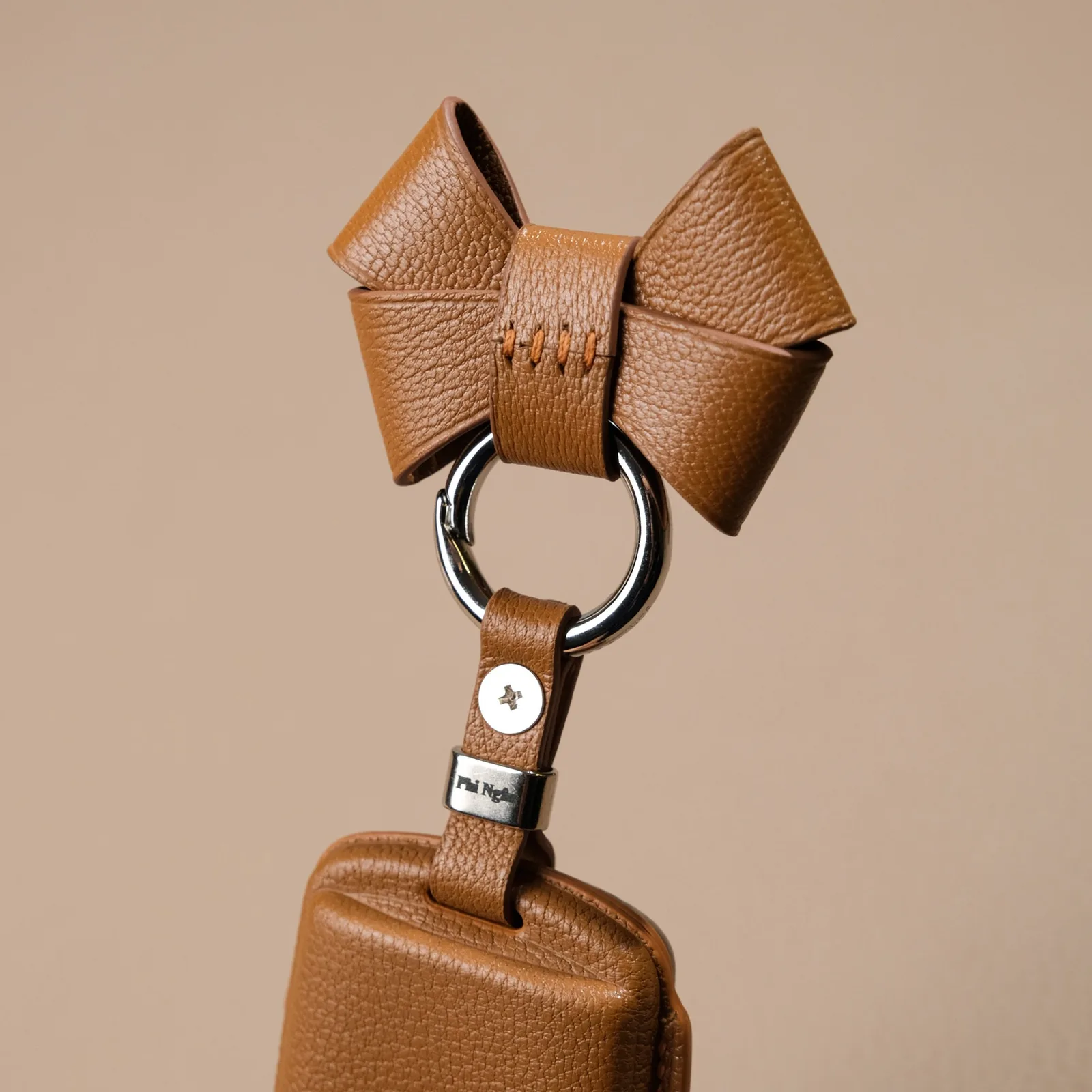 Ảnh Studio Bọc chìa khóa ô tô Mazda da dê Alran kèm nơ - Koi Leather
