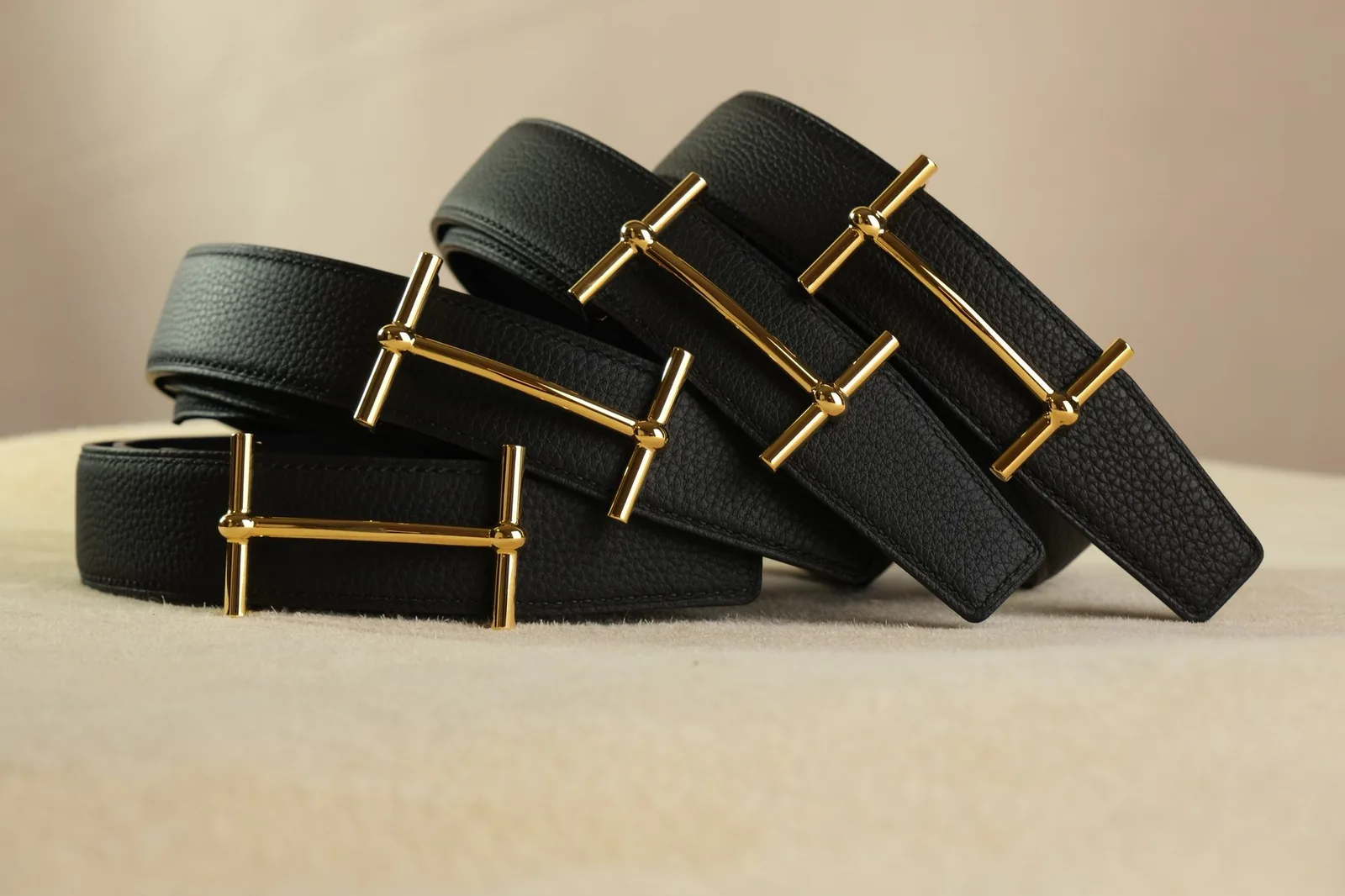 Ảnh Studio Dây thắt lưng da bò Togo màu đen - Koi Leather