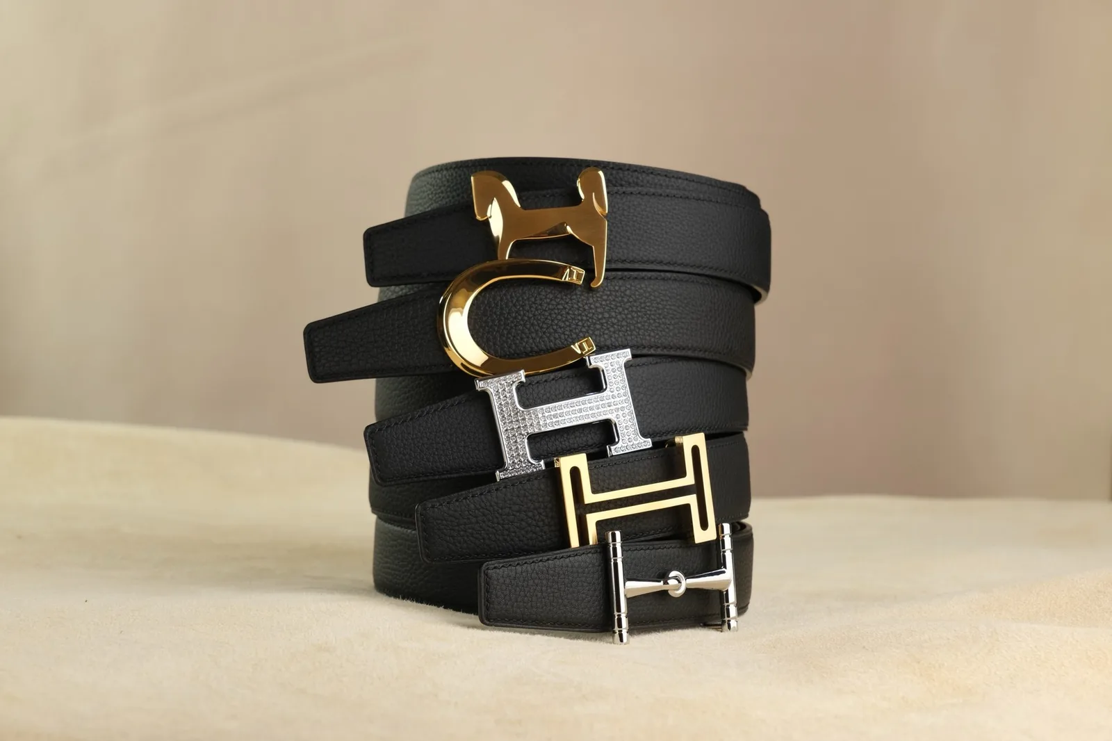 Ảnh Studio Dây thắt lưng da bò Togo màu đen - Koi Leather